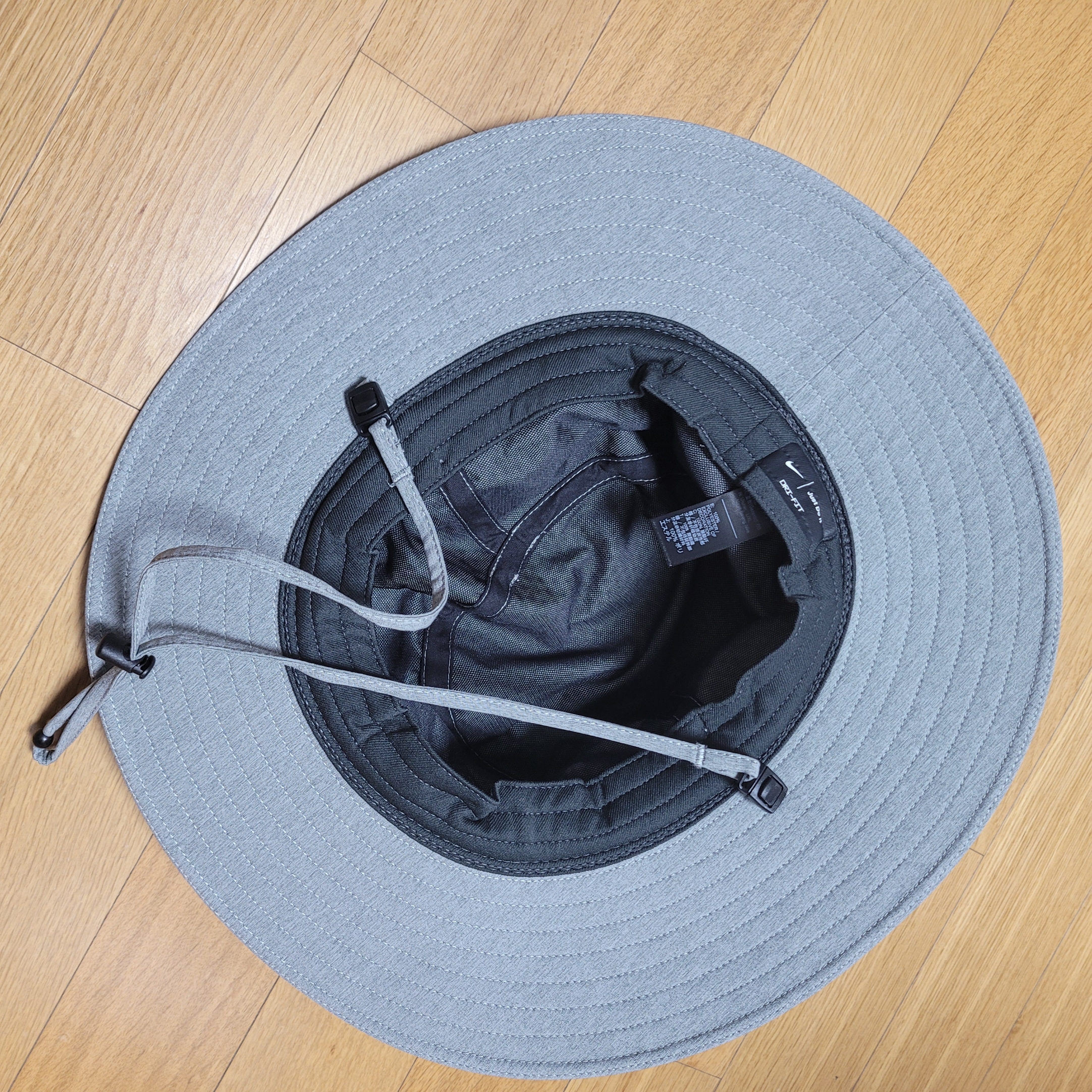 Nike Dri-Fit UV Golf Bucket Hat Heather Grey 착용 스타일 - 3