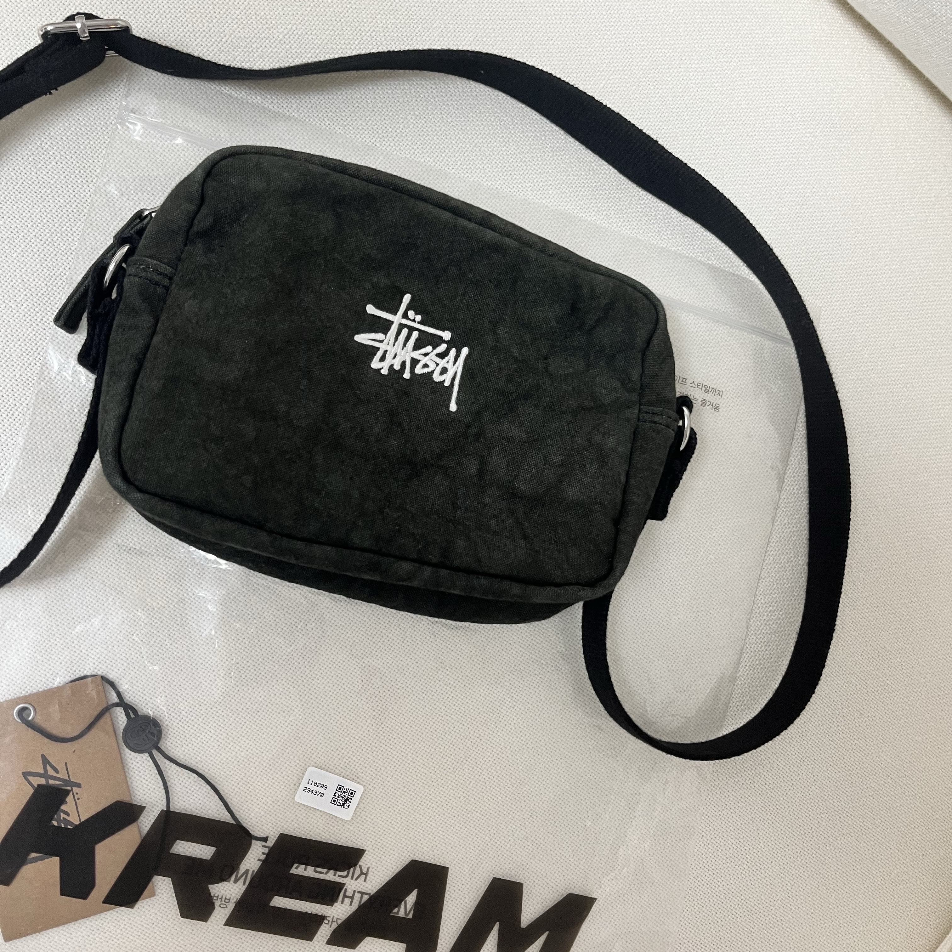 Stussy Canvas Side Pouch Washed Black 착용 스타일