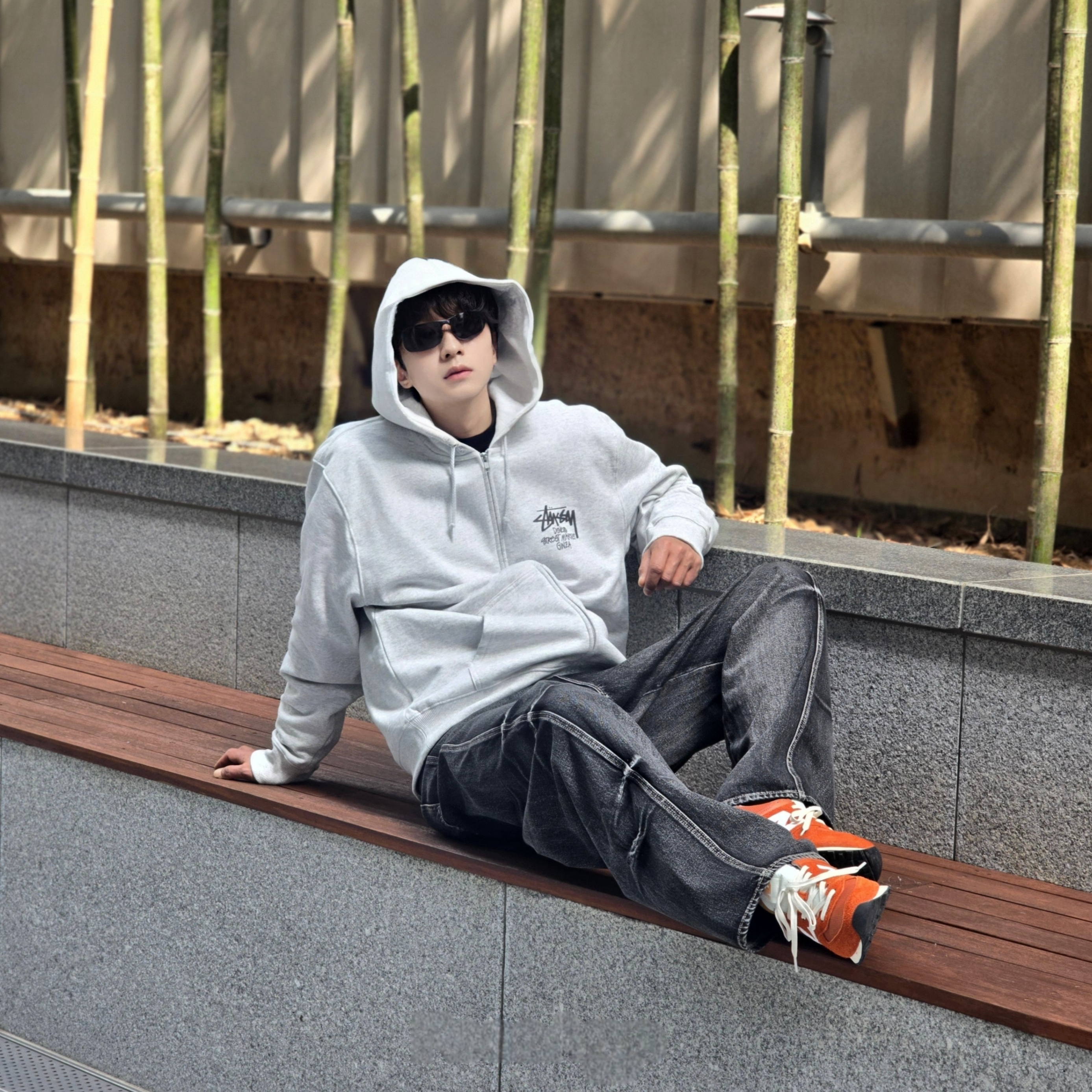 Stussy Stock DSM Ginza Zip Hoodie Ash Heather 2023, New Balance 574 Heritage Orange Burst White 착용 스타일 - 2