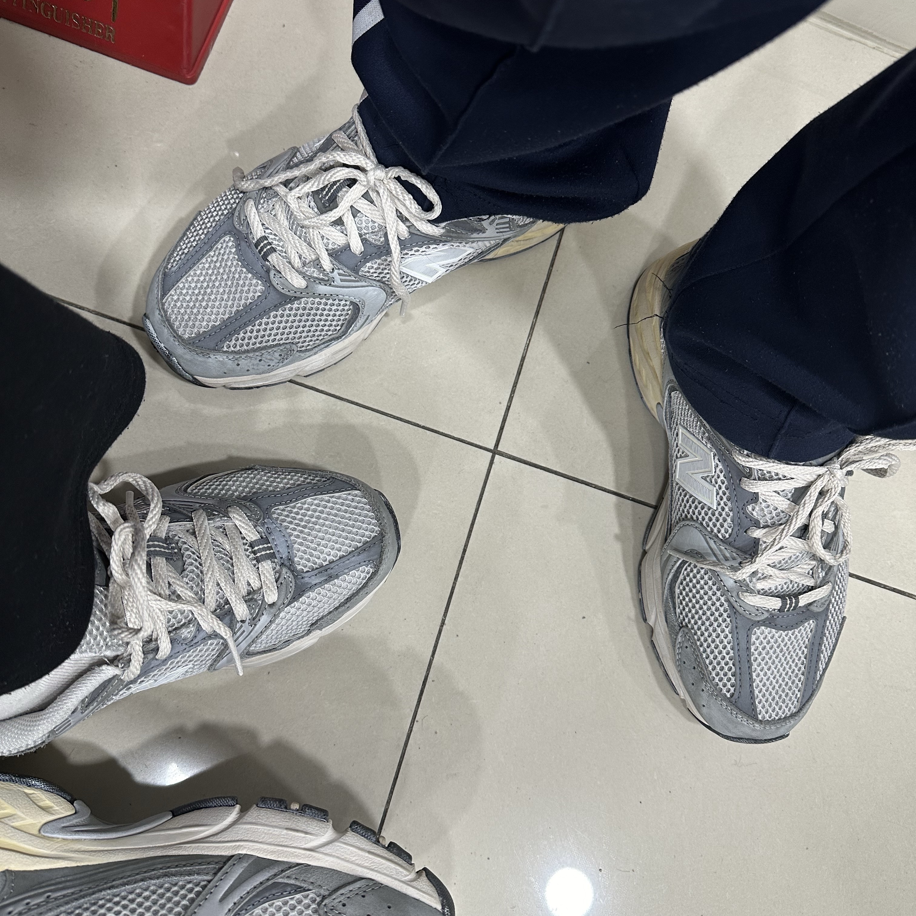 New Balance 530 Premium Vintage Grey Matter 착용 스타일