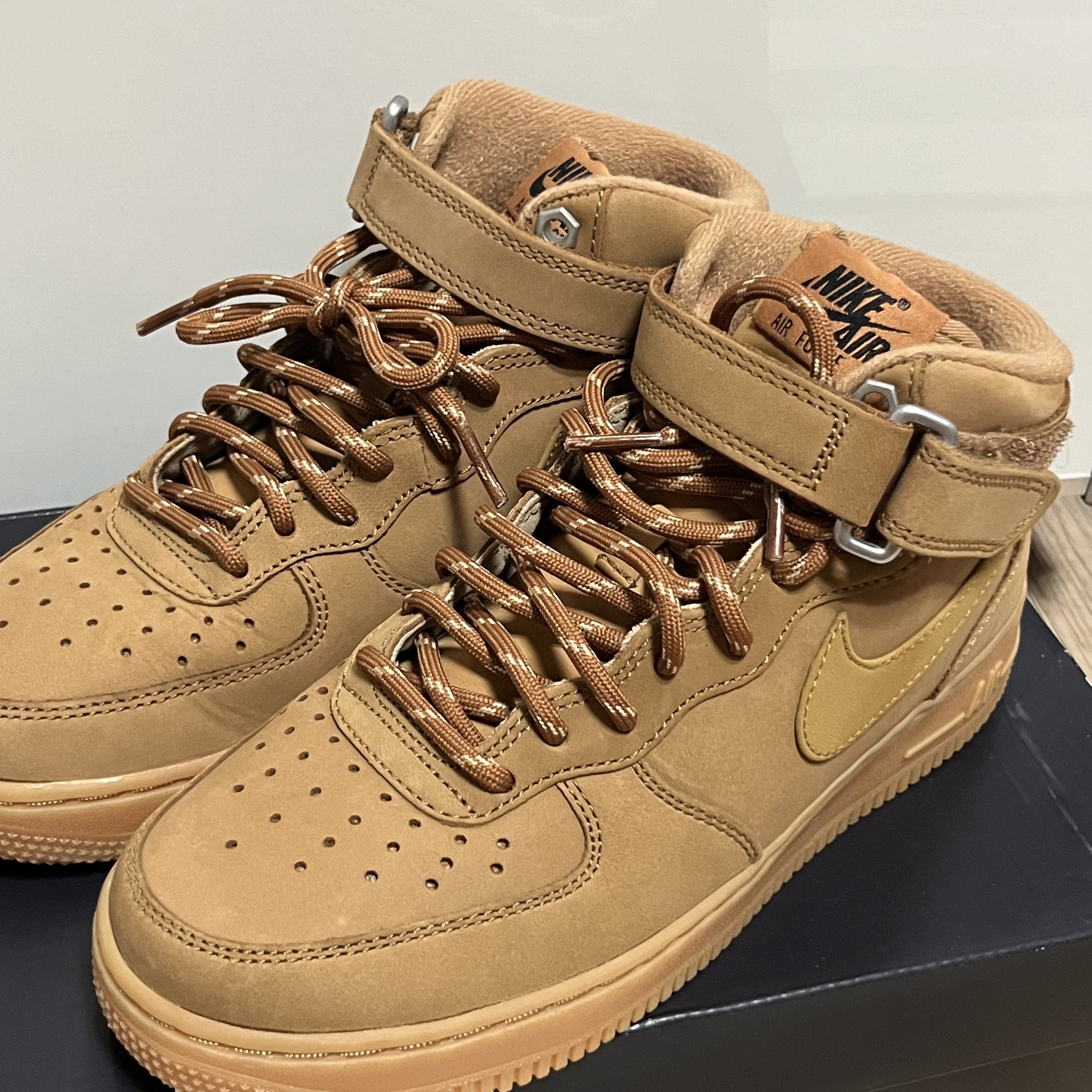 Nike Air Force 1 Mid '07 WB Flax 착용 스타일 - 1