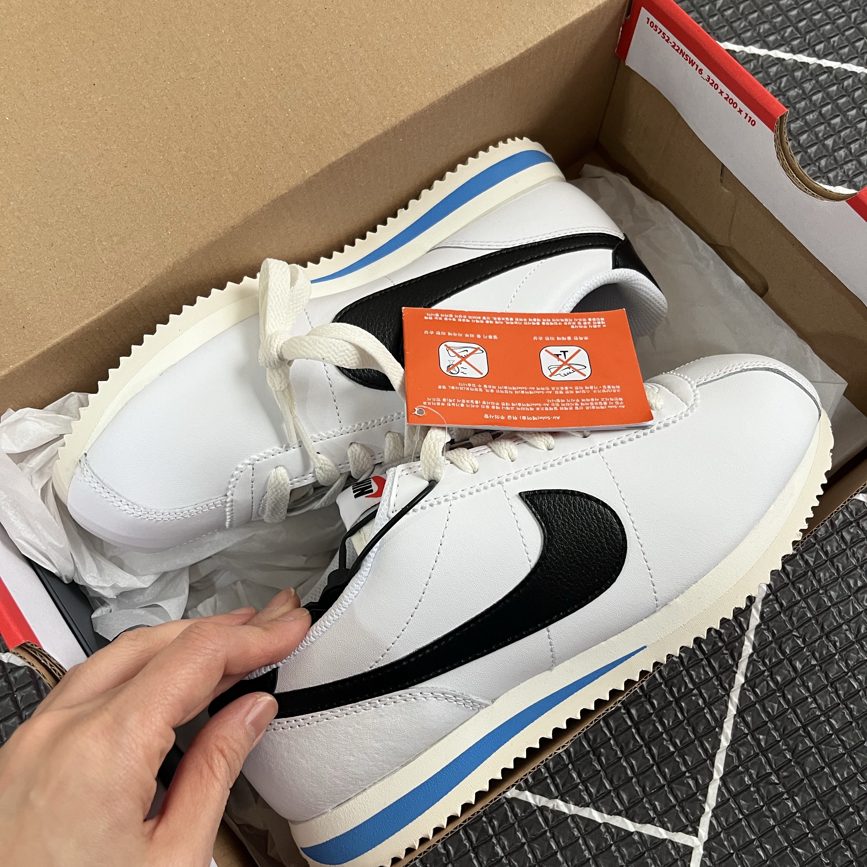 (W) Nike Cortez White and Black 착용 스타일