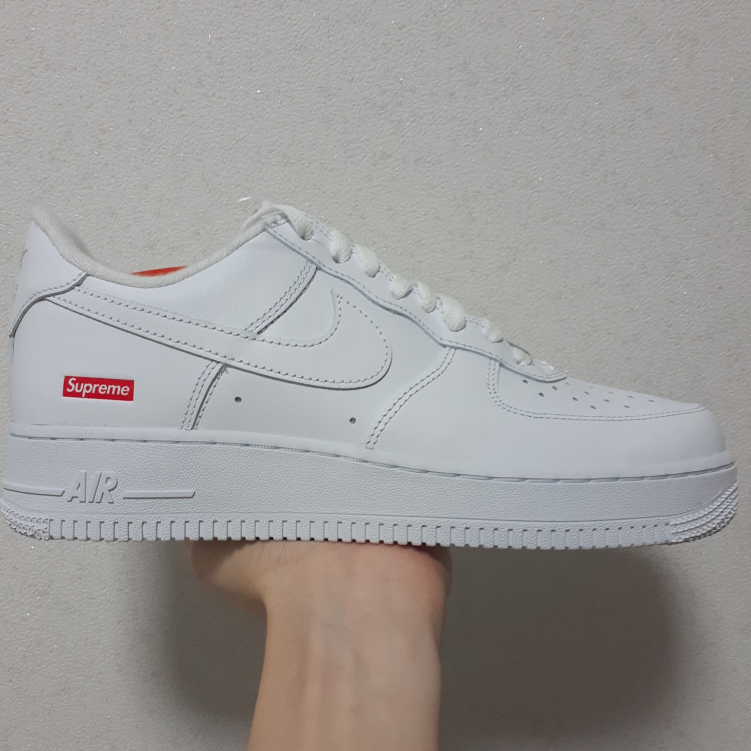 Nike x Supreme Air Force 1 Low White 착용 스타일