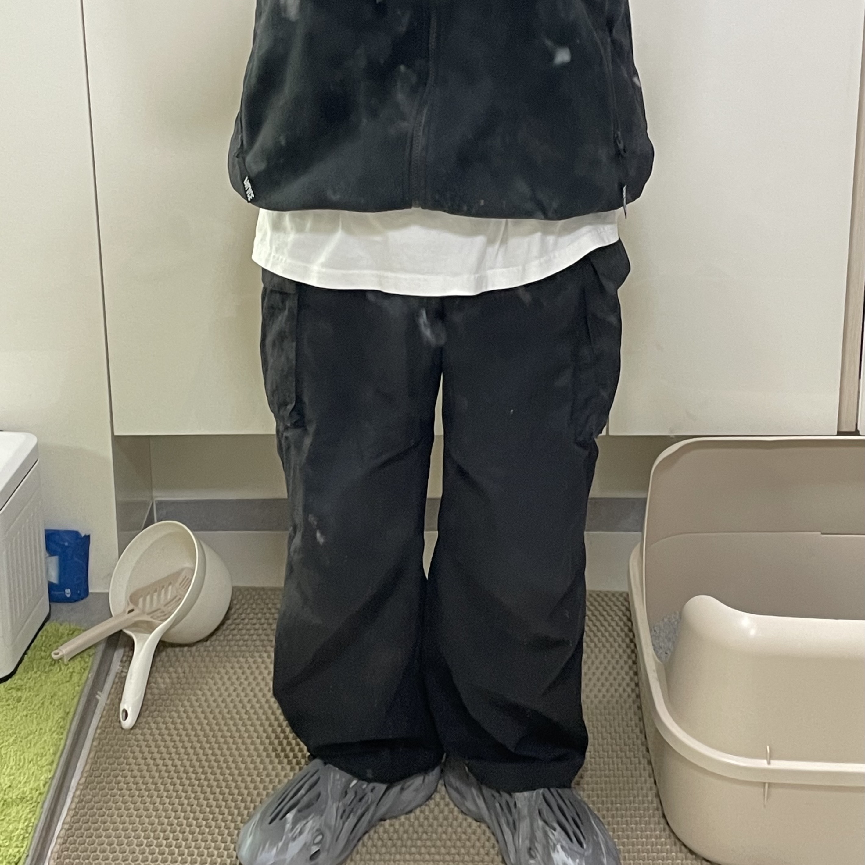 Adidas Yeezy Foam RNNR MX Granite, Palace Polartec Shell Jacket Black - 22FW 착용 스타일