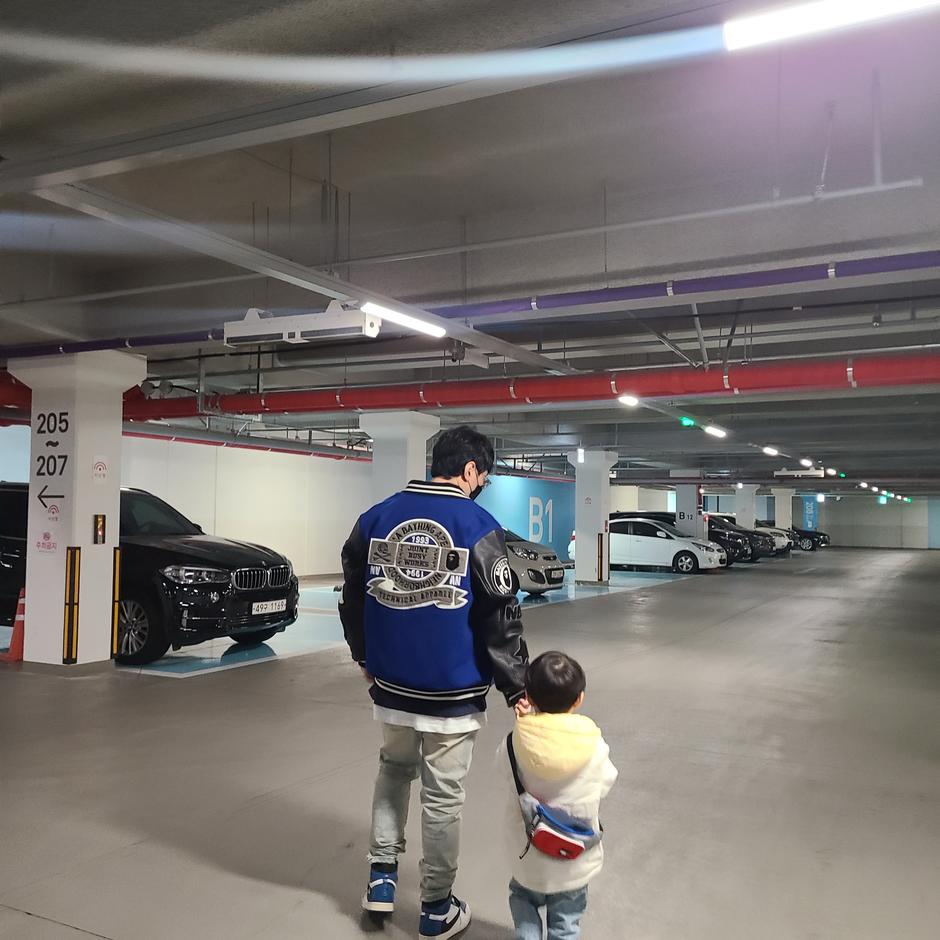 BAPE x Neighborhood Varsity Jacket Blue Black - Neighborhood Exclusive, Jordan 1 x Travis Scott x Fragment Retro High OG SP Military Blue 착용 스타일