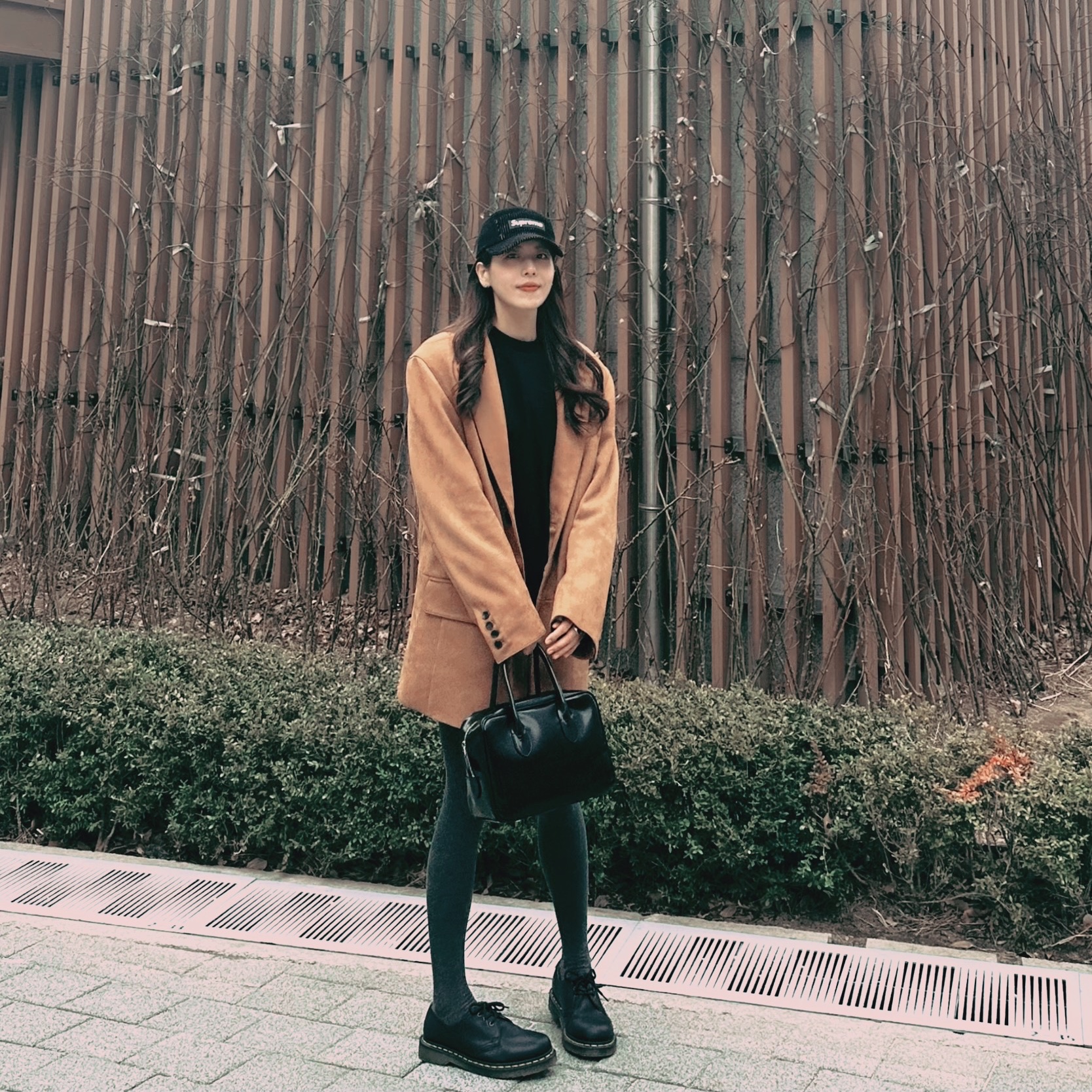 Supreme 2-Tone Corduroy Camp Cap Black - 23SS, Dr. Martens 1461 Nappa Black 착용 스타일 - 1