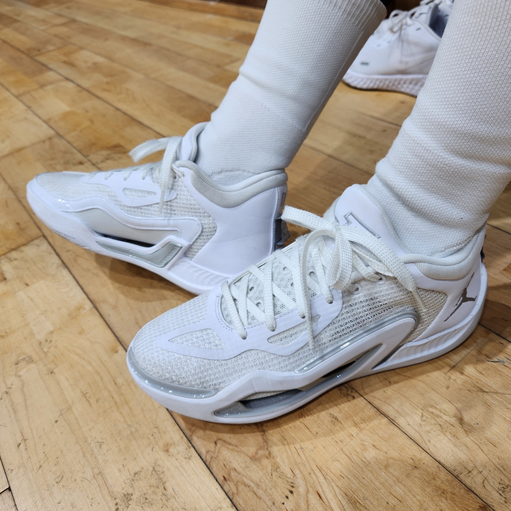Jordan Tatum 1 Team Bank PF White Grey Fog 착용 스타일 - 1