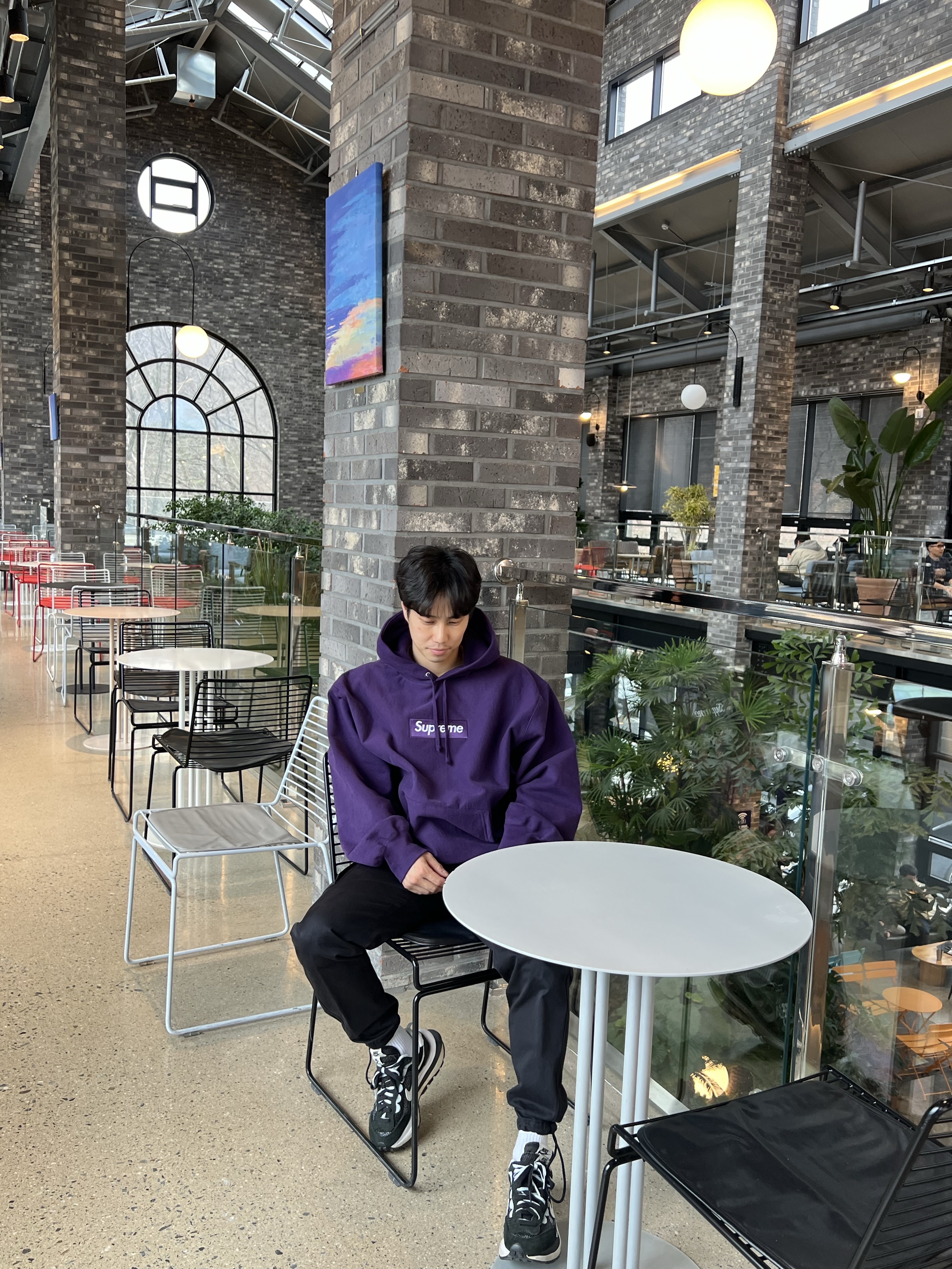 Supreme Box Logo Hooded Sweatshirt Dark Purple - 23FW, Nike x Sacai VaporWaffle Black White 착용 스타일 - 3