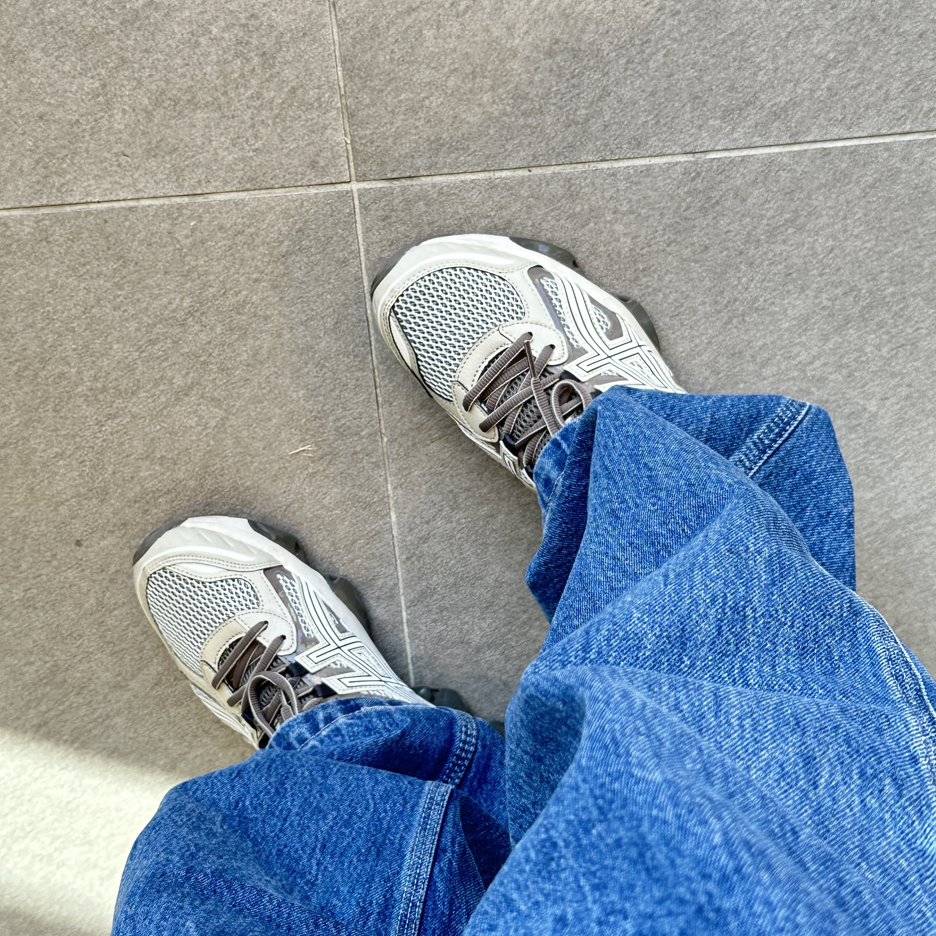 Asics Gel-Quantum Kinetic Birch Dark Taupe 착용 스타일 - 2