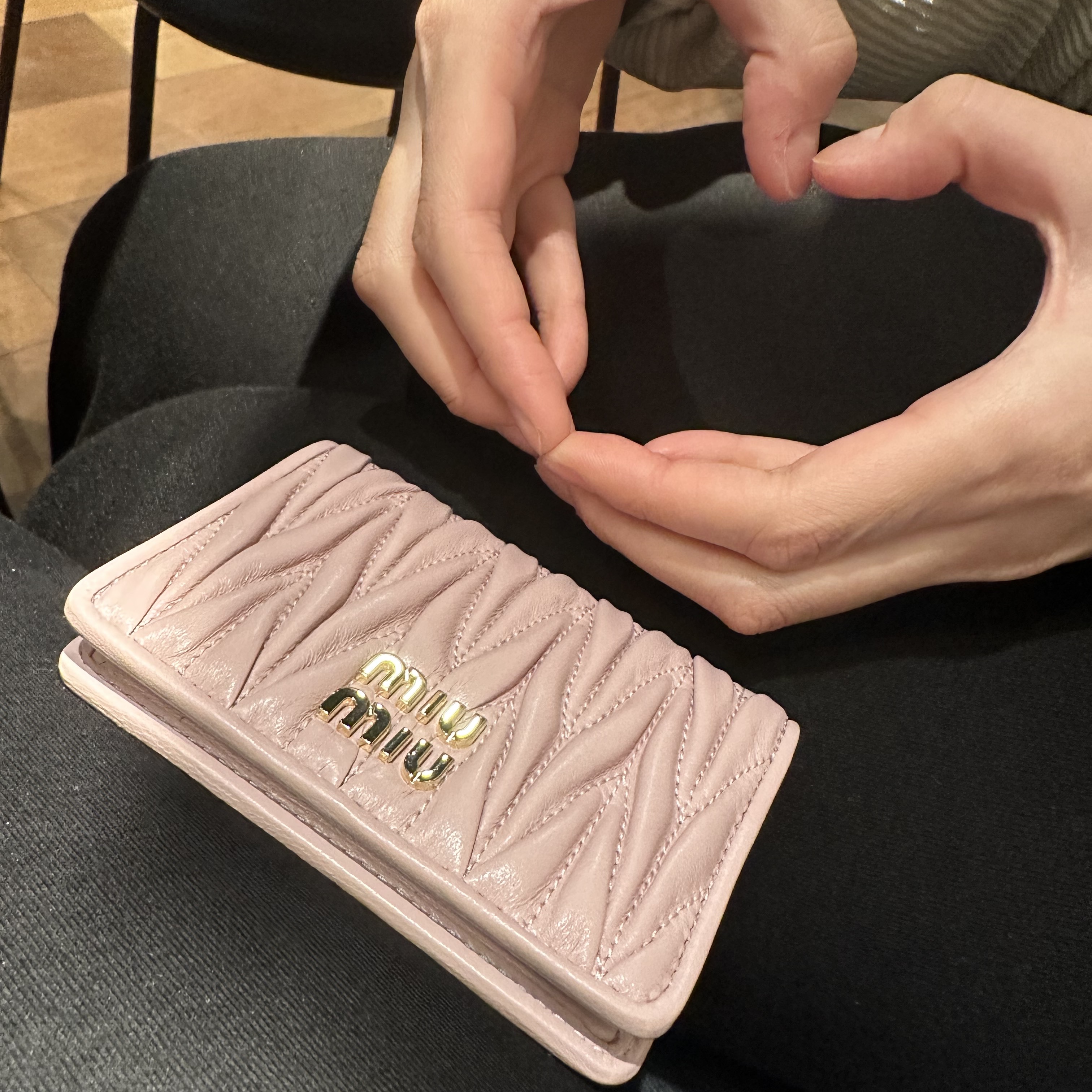 Miu Miu Matelasse Nappa Leather Card Holder Alabaster Pink 착용 스타일