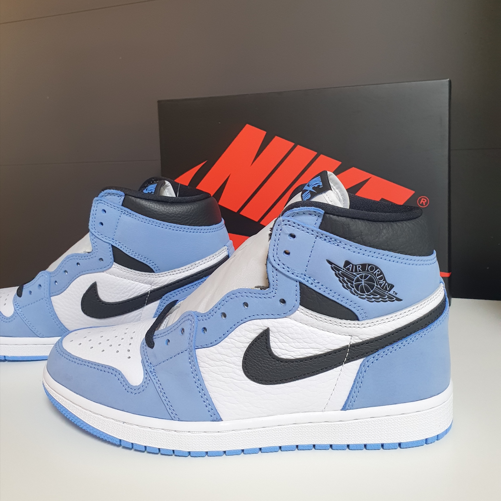 Jordan 1 Retro High OG University Blue 착용 스타일 - 1