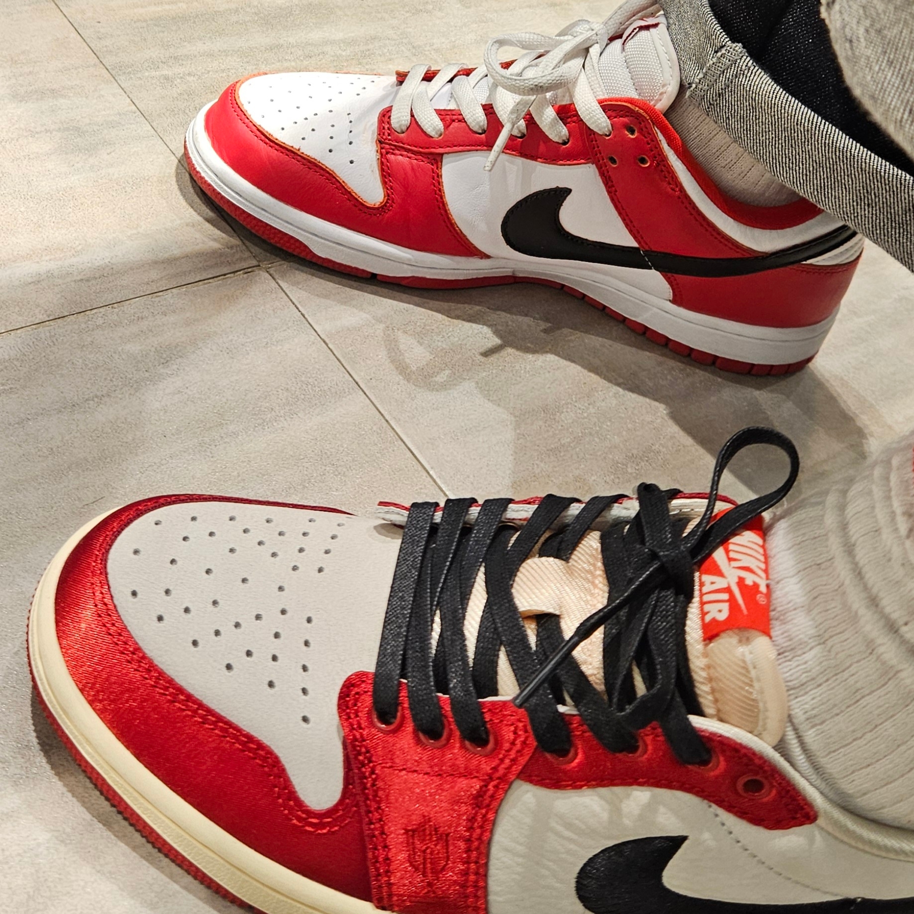 Jordan 1 x Trophy Room Retro Low OG SP Sail Varsity Red, Nike Dunk Low SP White and University Red 2023 착용 스타일 - 1