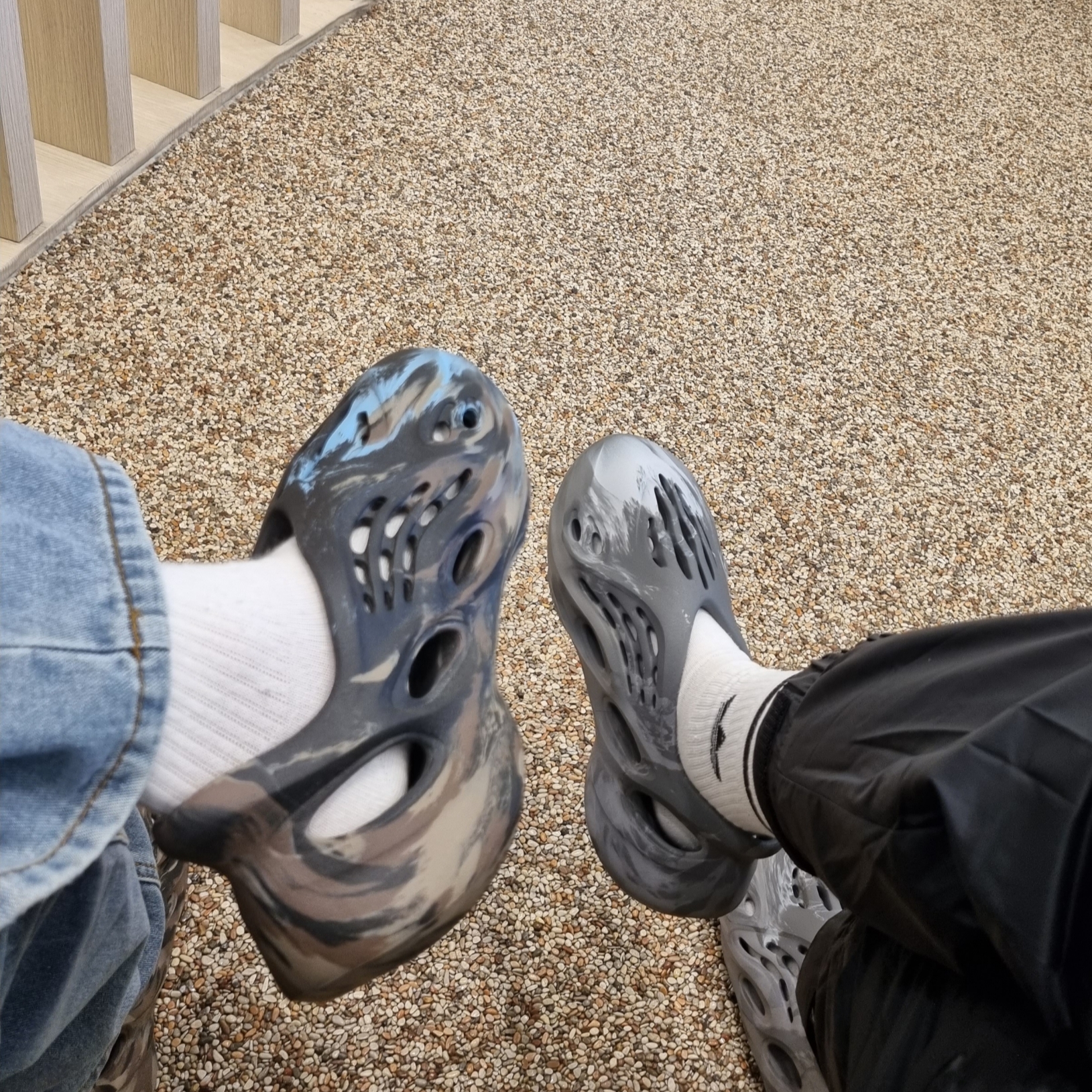 Adidas Yeezy Foam RNNR MX Cinder, Adidas Yeezy Foam RNNR MX Granite 착용 스타일