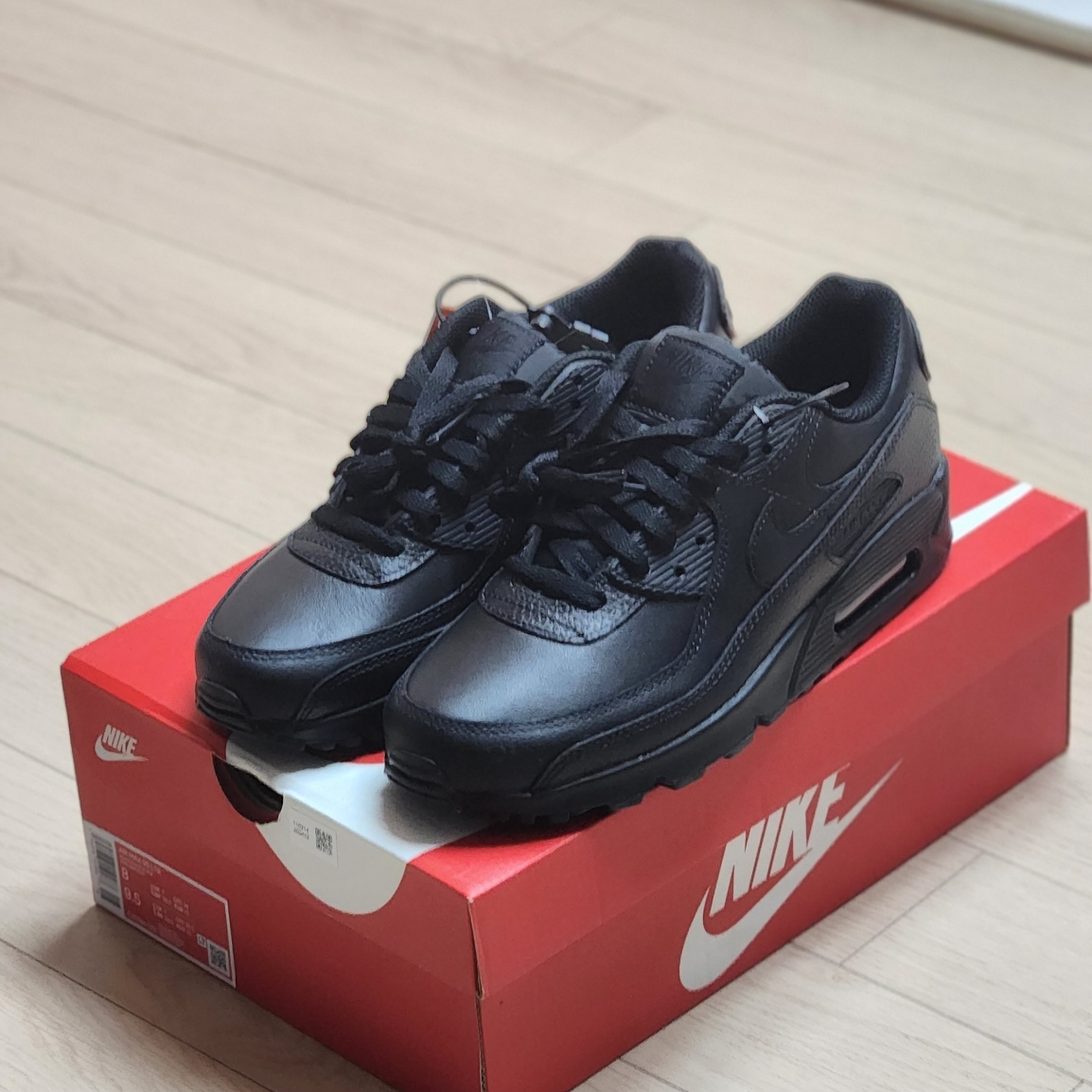 Nike Air Max 90 LTR Triple Black 착용 스타일