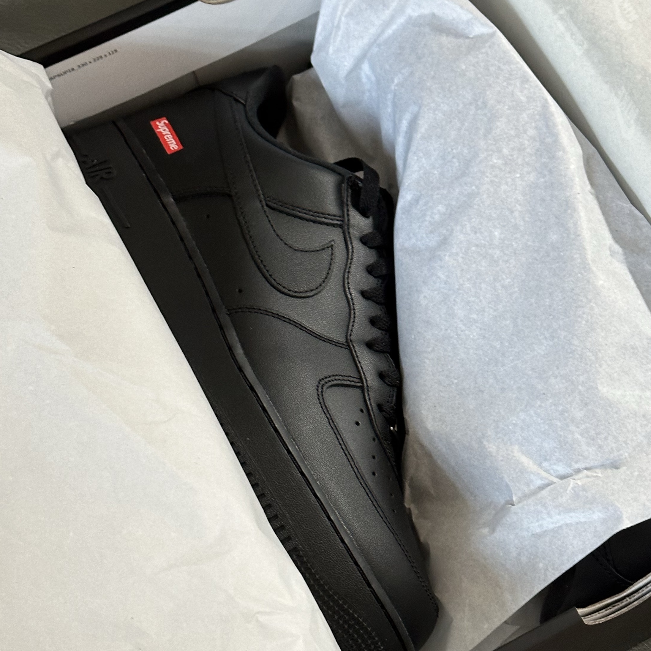 Nike x Supreme Air Force 1 Low Black 착용 스타일