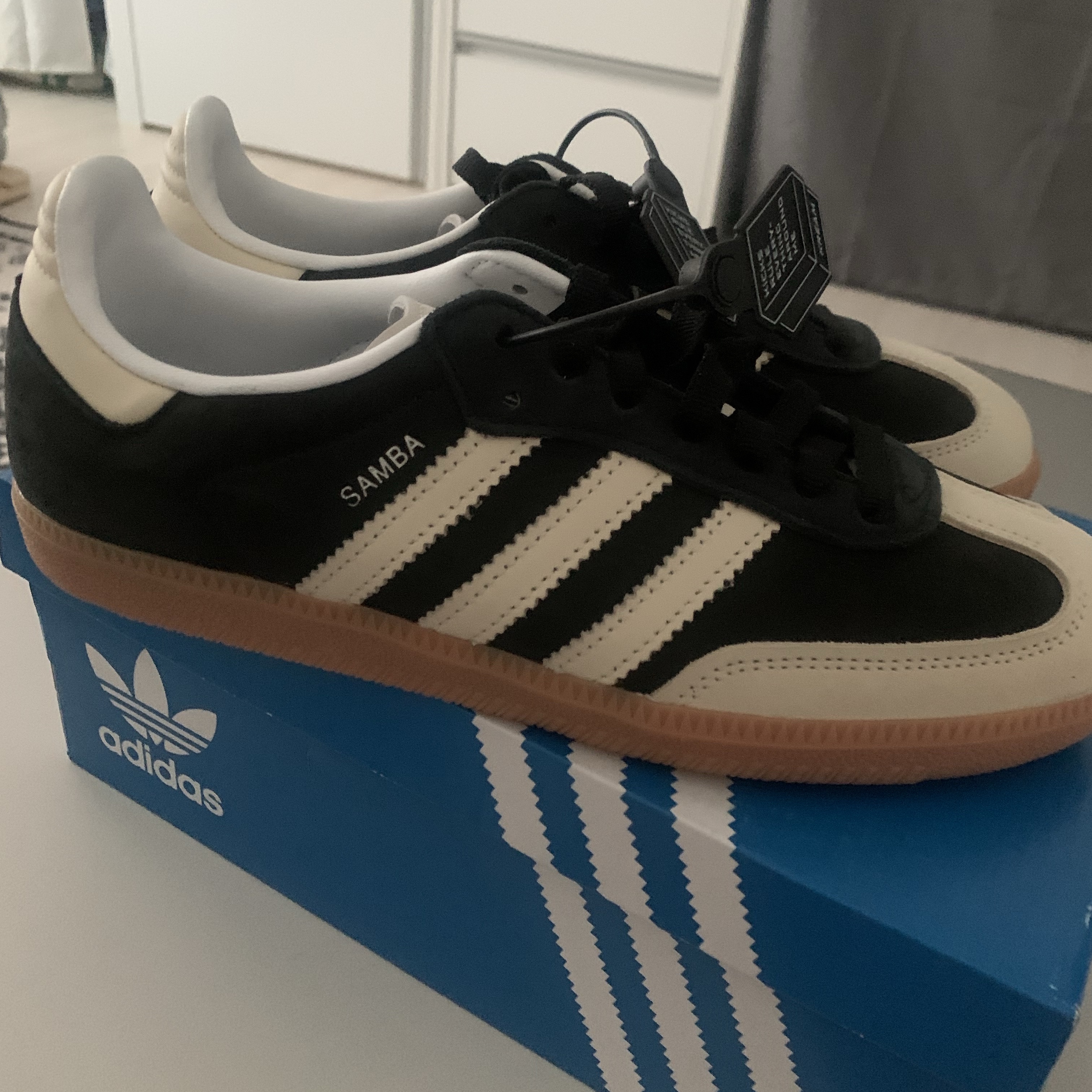 (W) Adidas Samba OG Core Black Wonder White 착용 스타일 - 2