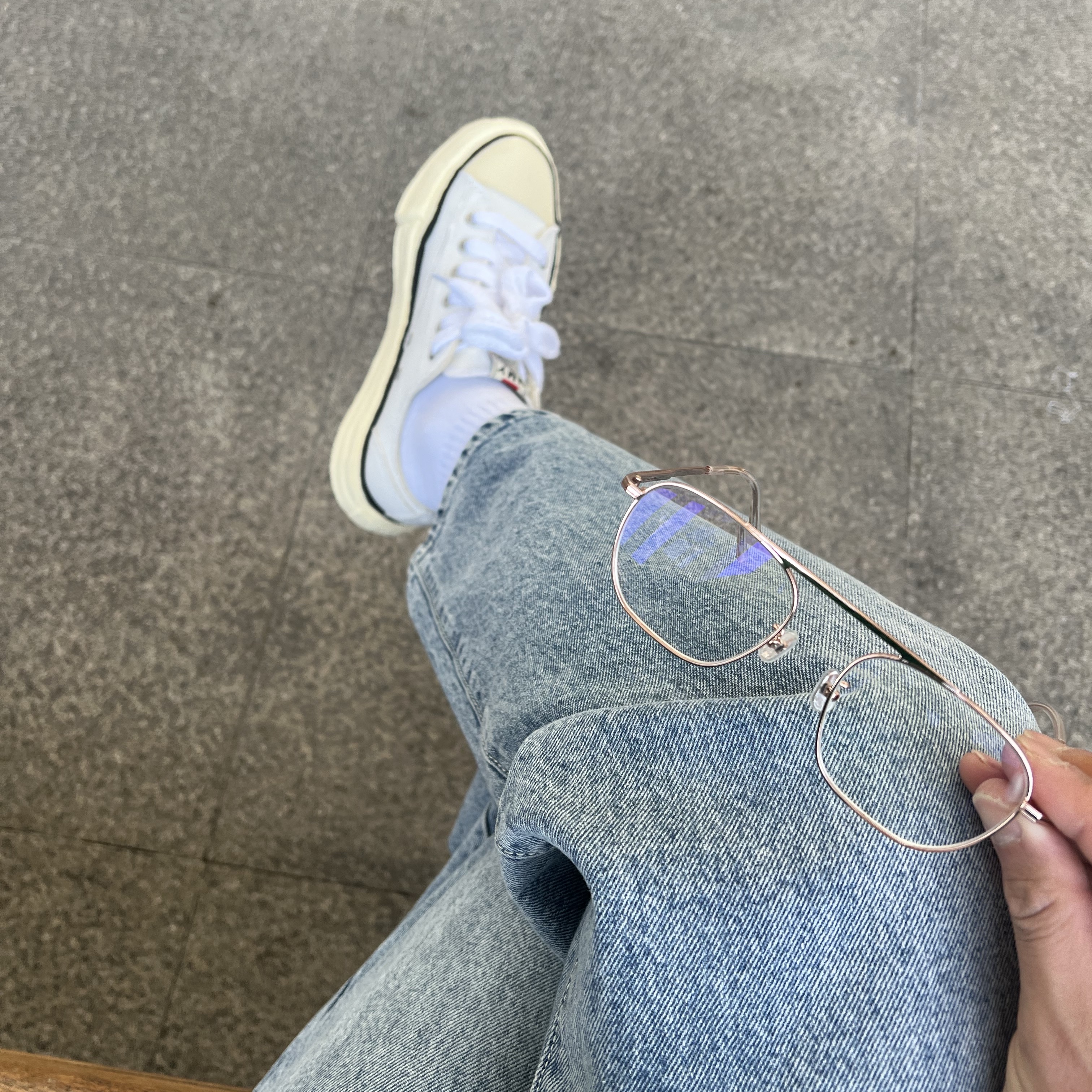 Maison Mihara Yasuhiro Peterson VL OG Sole Canvas Low-top Sneakers White 착용 스타일