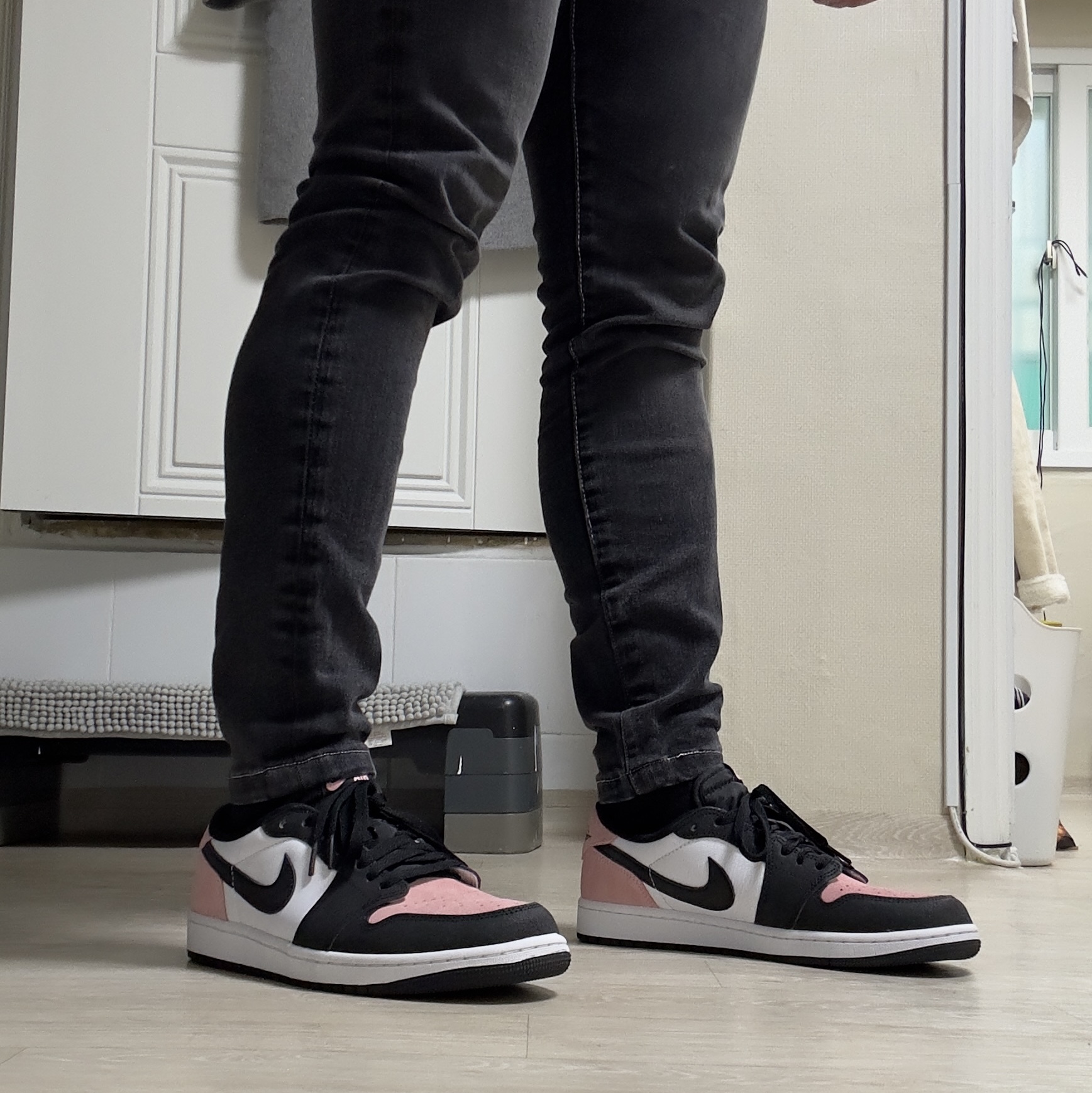 Jordan 1 Retro Low OG Bleached Coral 착용 스타일