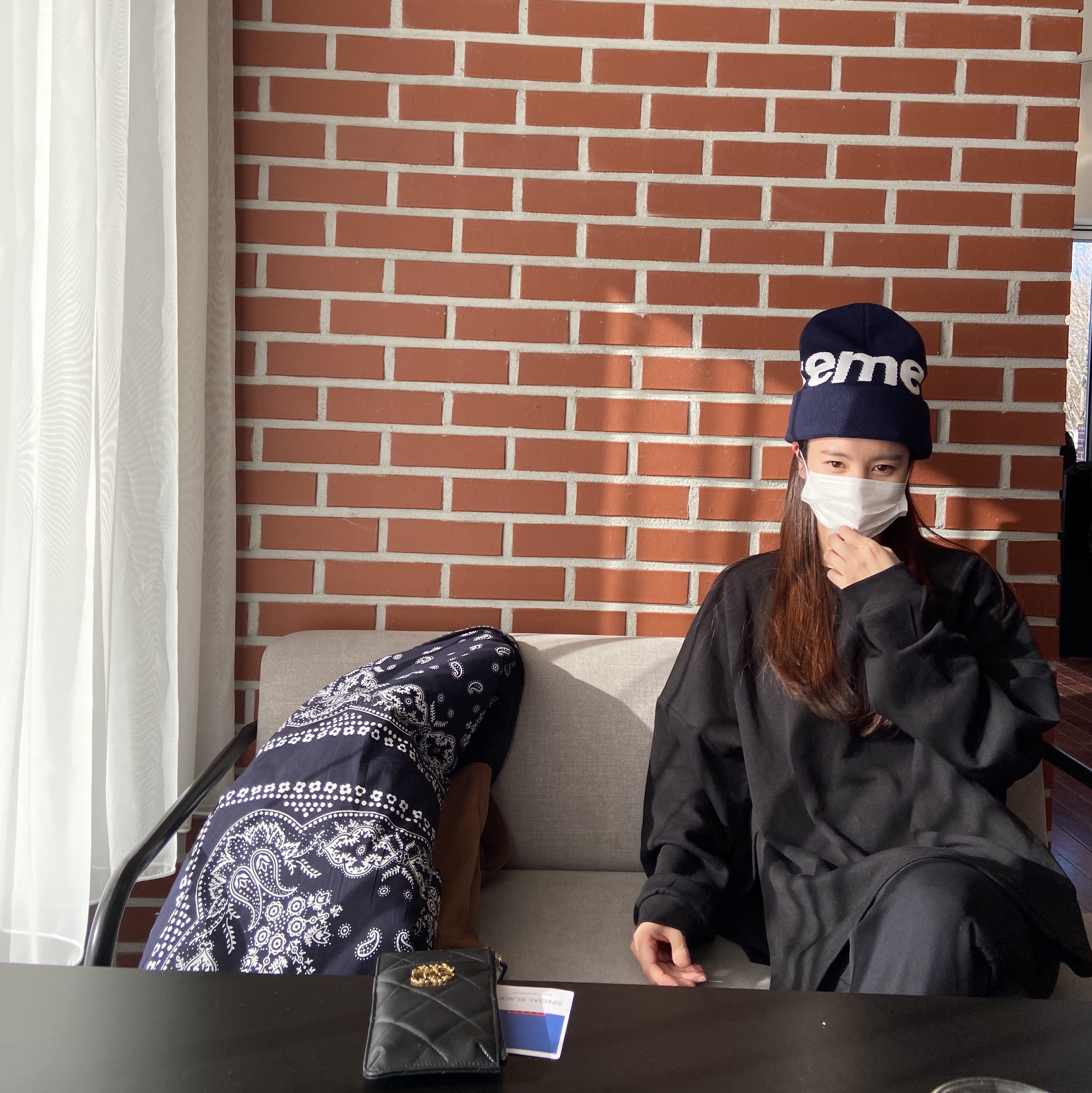 Supreme Big Logo Beanie Navy 착용 스타일 - 3
