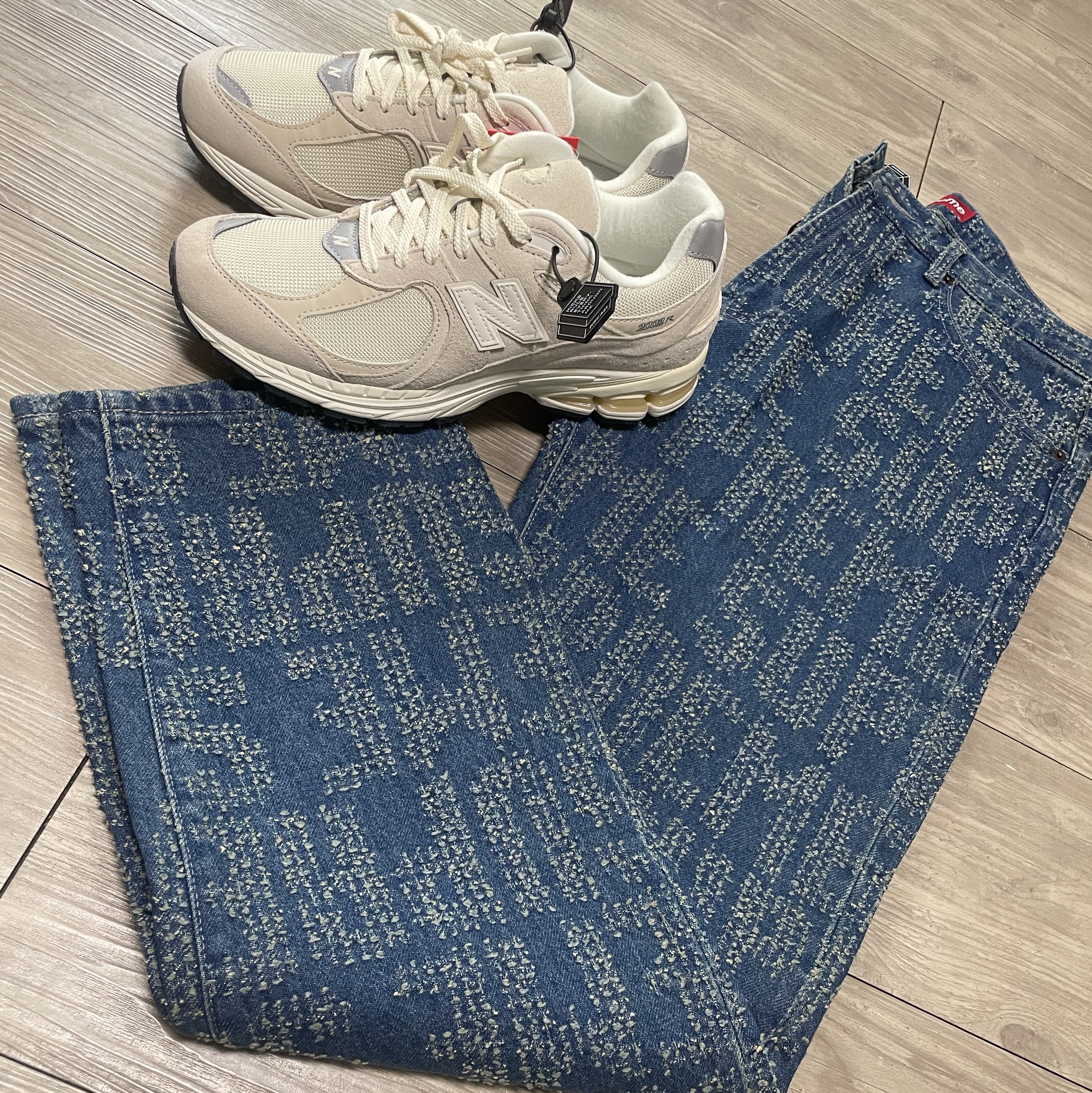 Supreme Needle Punch Regular Jean Washed Blue - 23FW, New Balance 2002R Beige Calm Taupe 착용 스타일 - 2