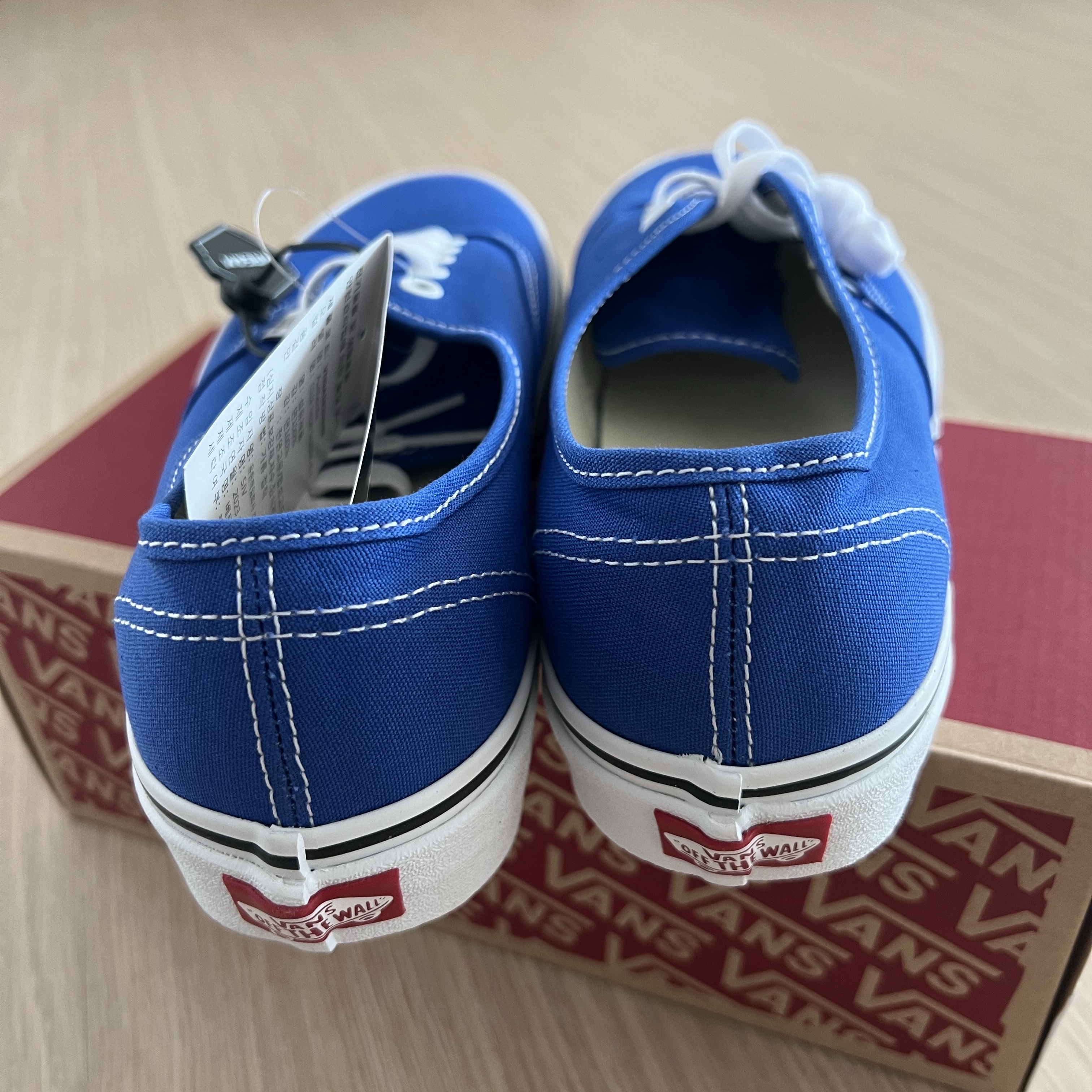 Vans Authentic Color Theory Dazzling Blue 착용 스타일