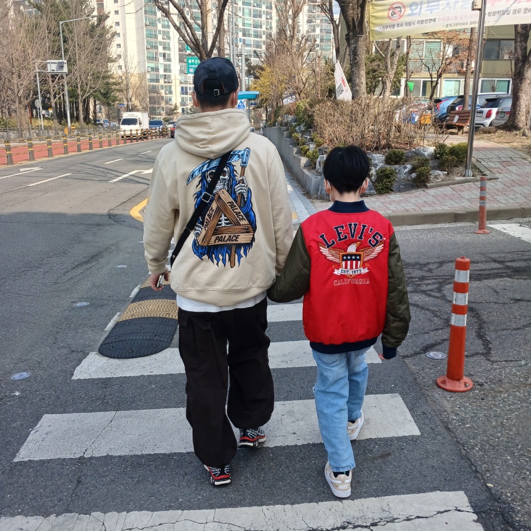 Palace Reaper Hood Camel - 23FW, Palace x Porter P Cap Black 착용 스타일
