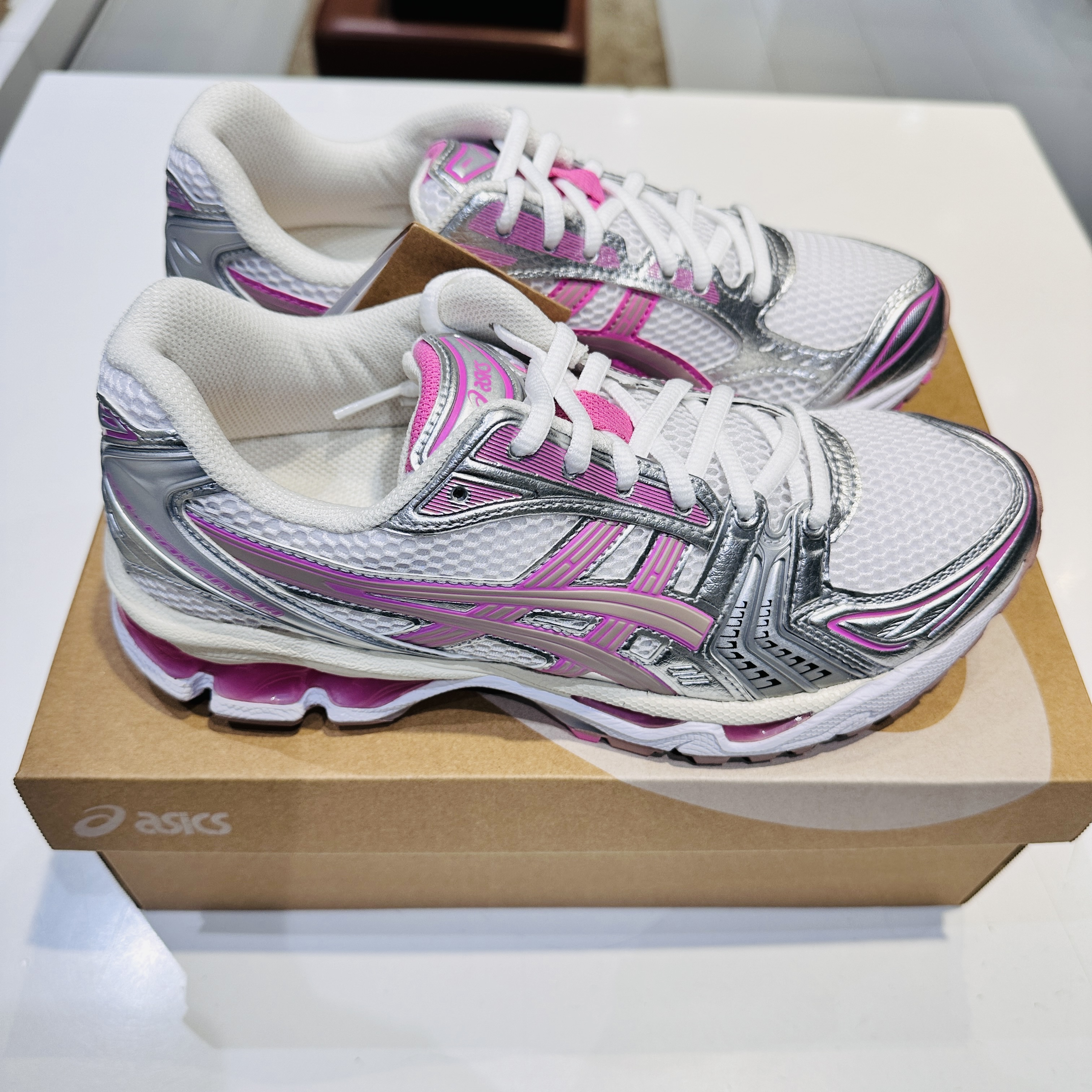 Asics Unlimited Gel-Kayano 14 White Fawn 착용 스타일 - 4