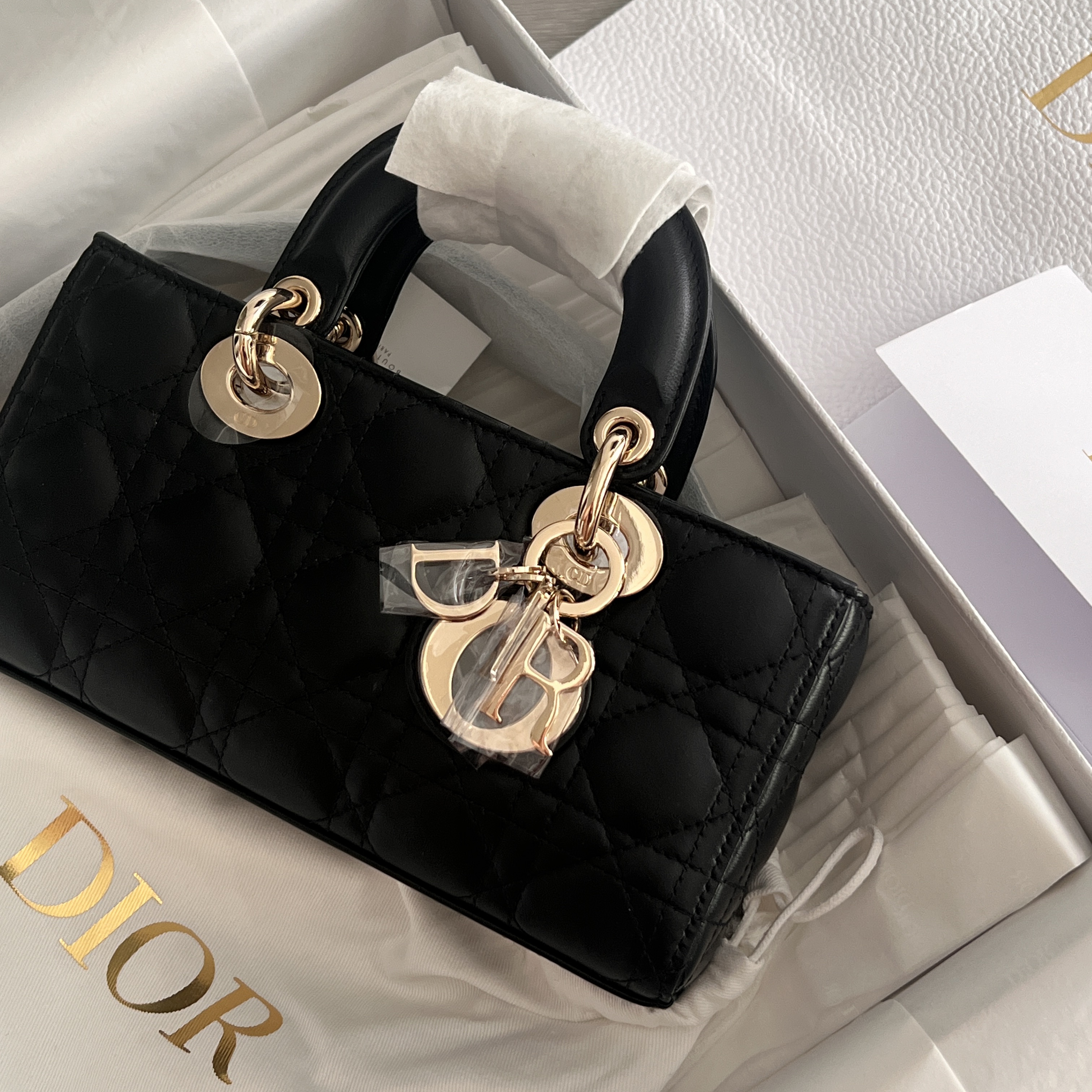 Dior Small Lady D-Joy Bag Cannage Lambskin Black 착용 스타일