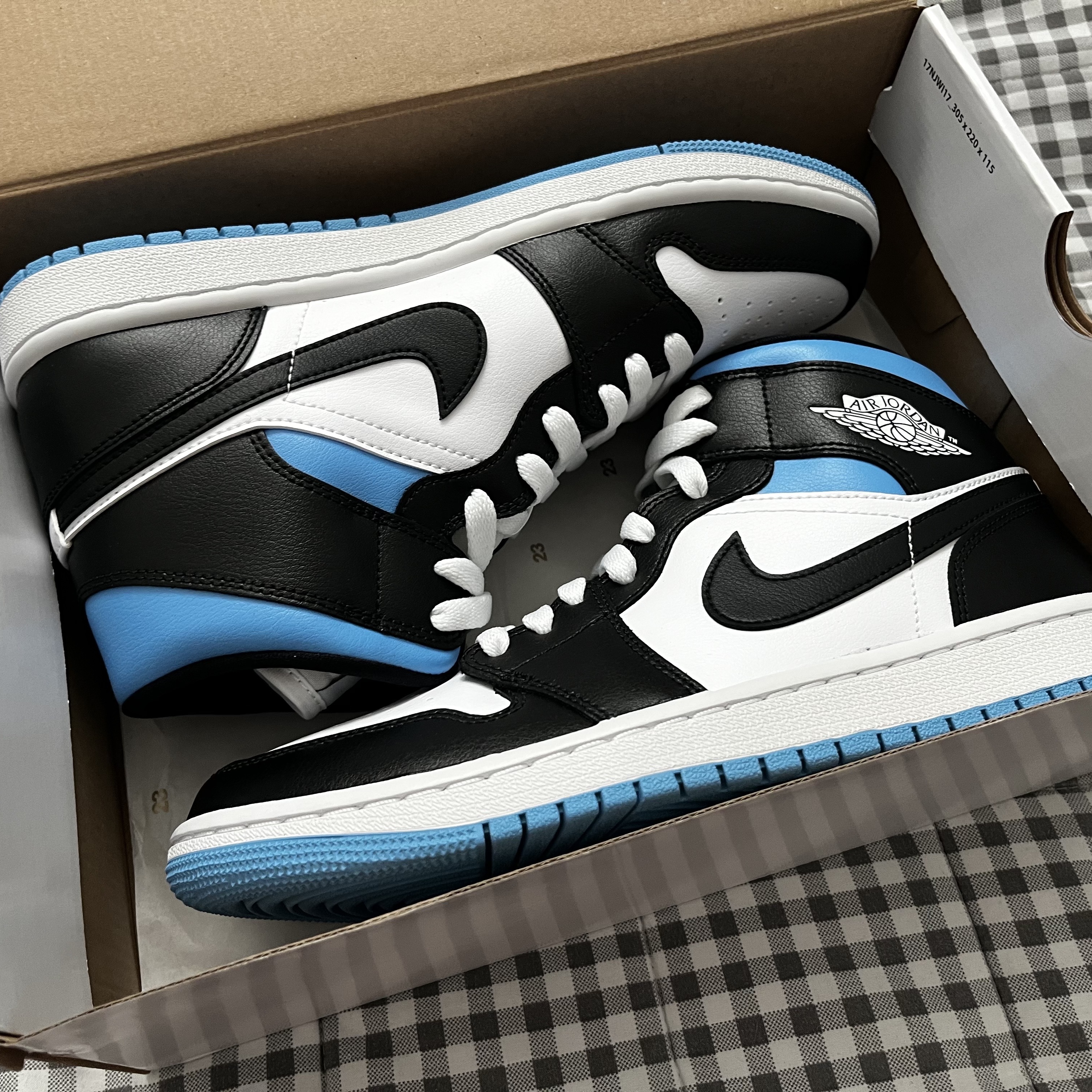 (W) Jordan 1 Mid White Black University Blue 착용 스타일