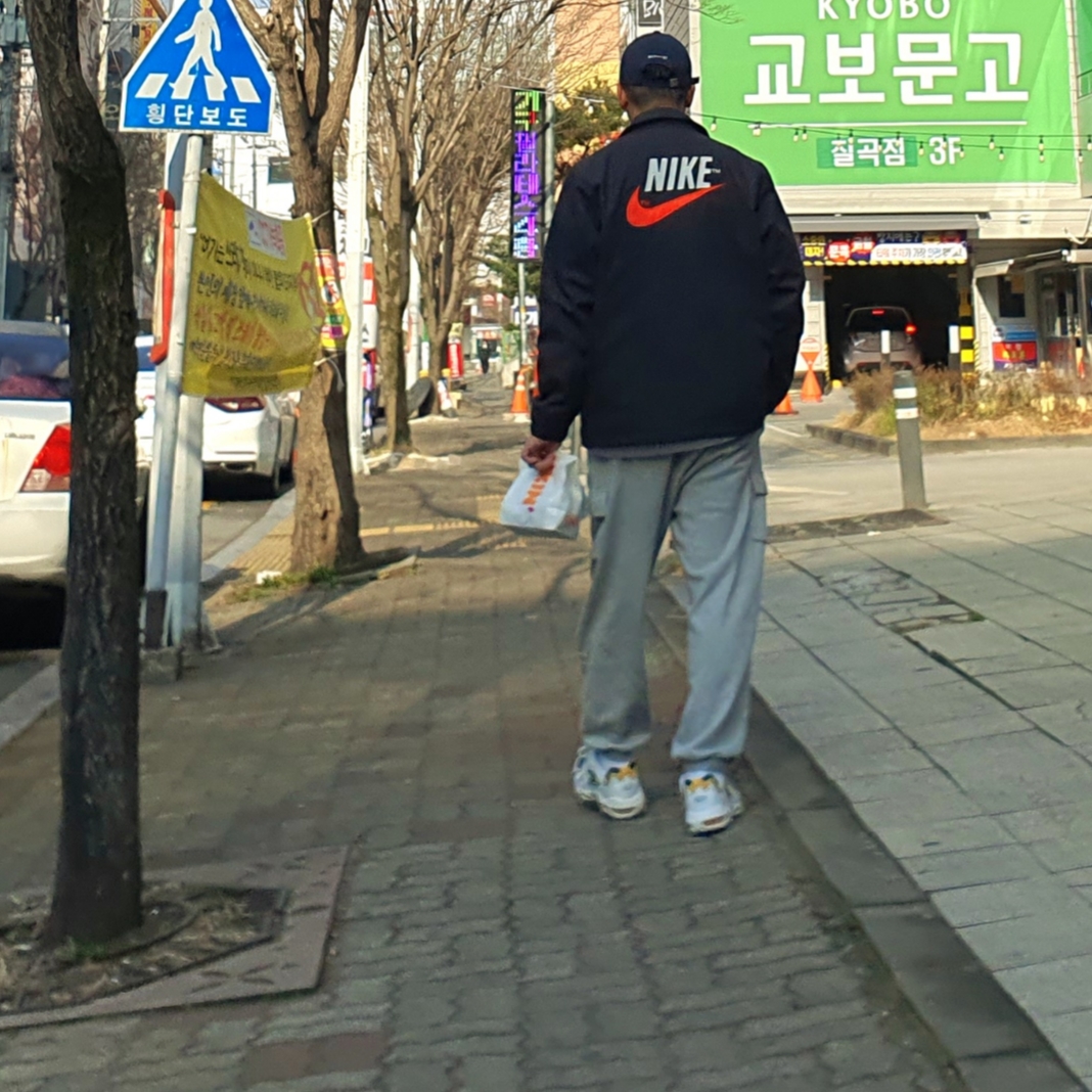 Nike Air Max 96 II Midnight Navy, Nike NSW Trend WC 1 Jacket Off Noir - Asia 착용 스타일 - 3