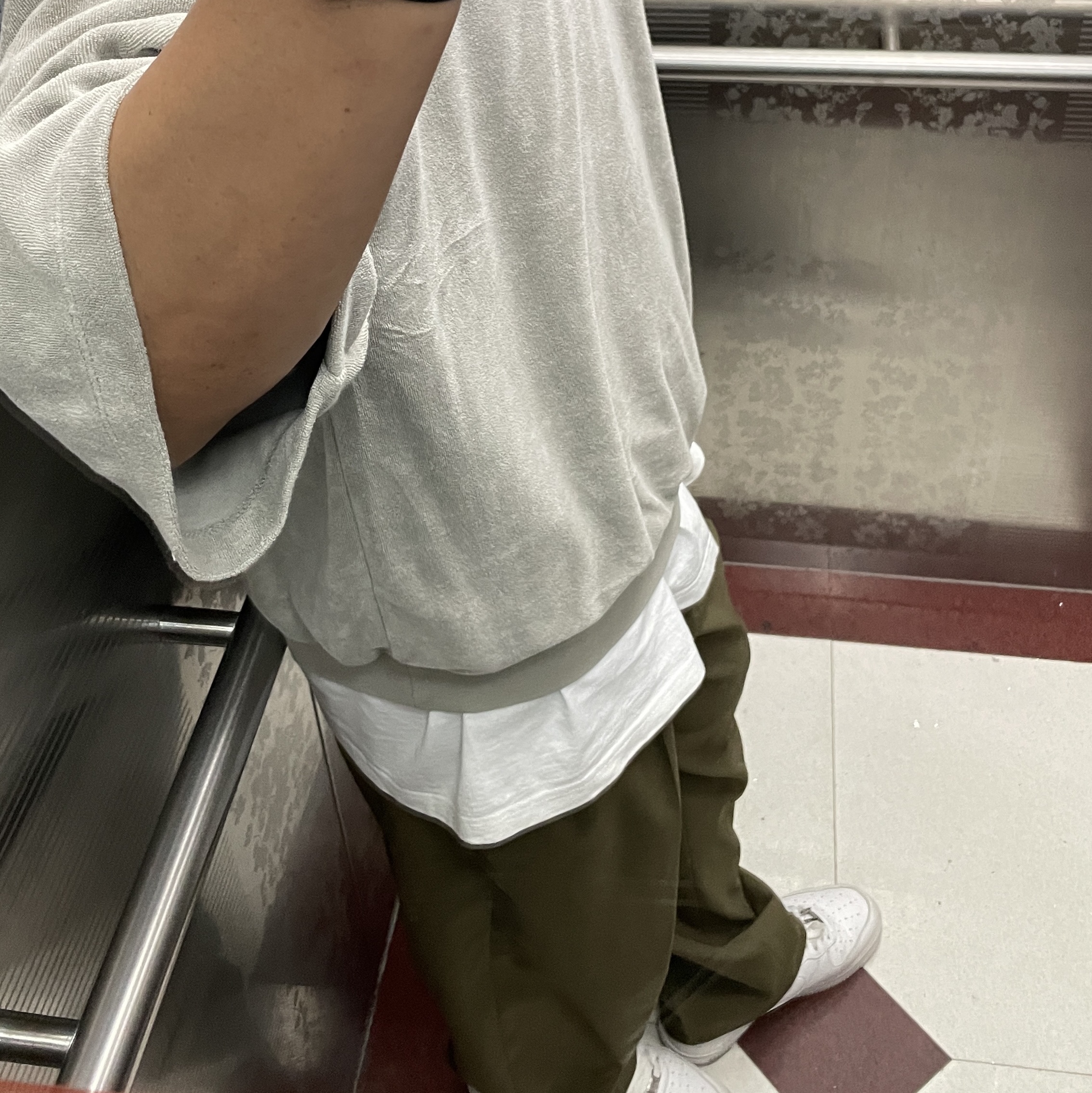 Uniqlo x Marni Wide Fit Pleated Trousers Olive 착용 스타일