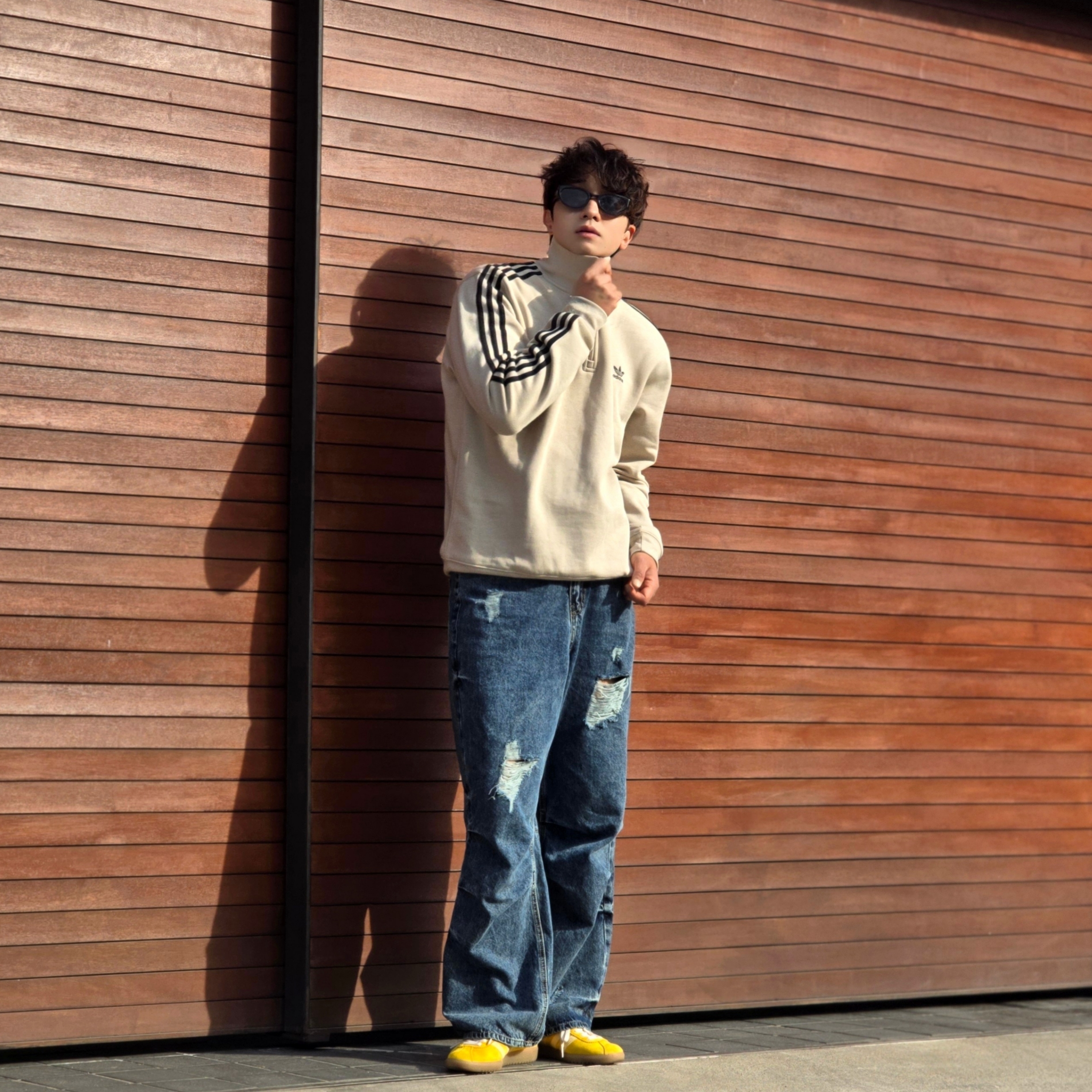 Adidas Adicolor Classic 3-Stripes Half-Zip Sweatshirt Black White - KR Sizing, Adidas Adicolor Classic 3-Stripes Half-Zip Sweatshirt Black White - US Sizing 착용 스타일 - 1