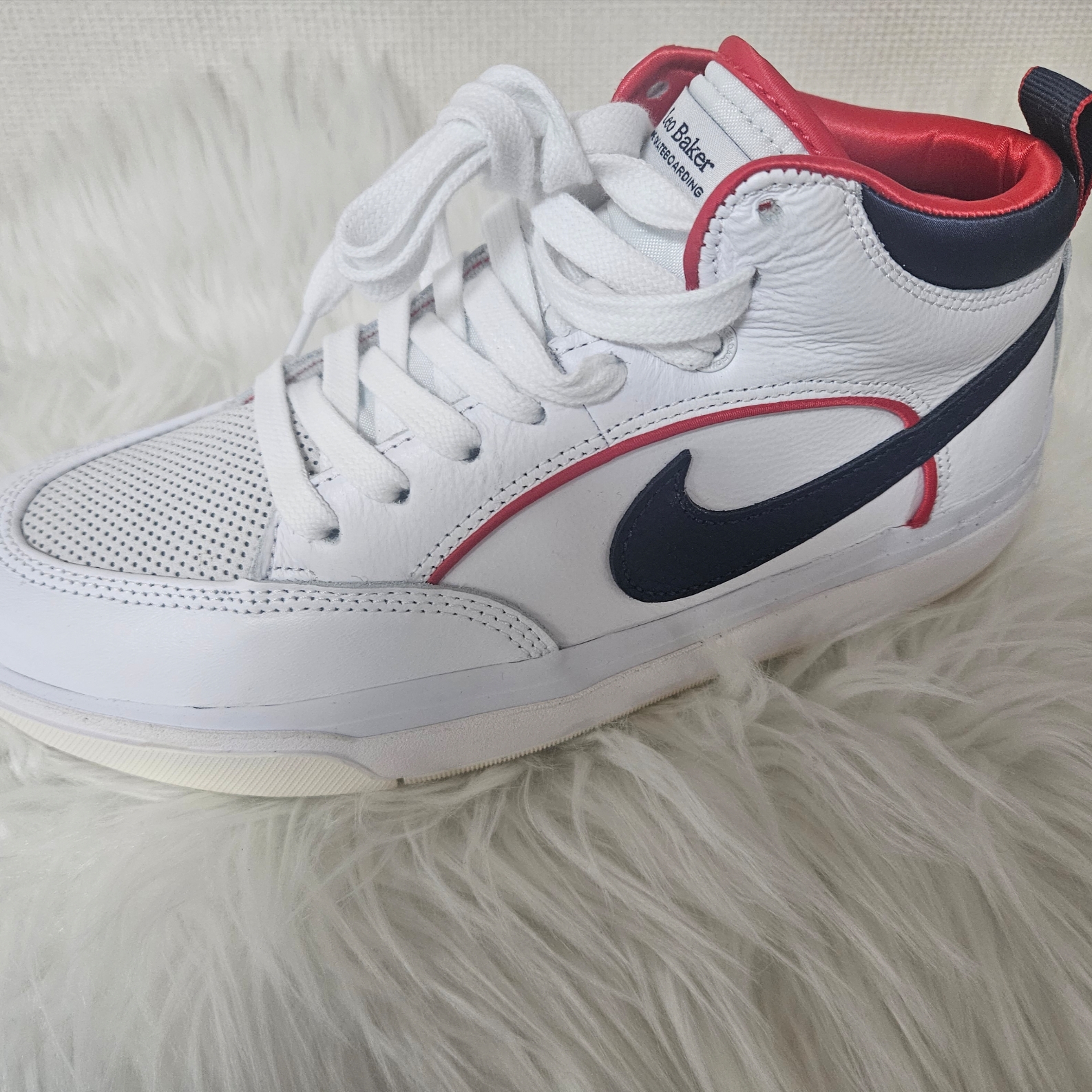 Nike SB React Leo Premium White Midnight Navy 착용 스타일