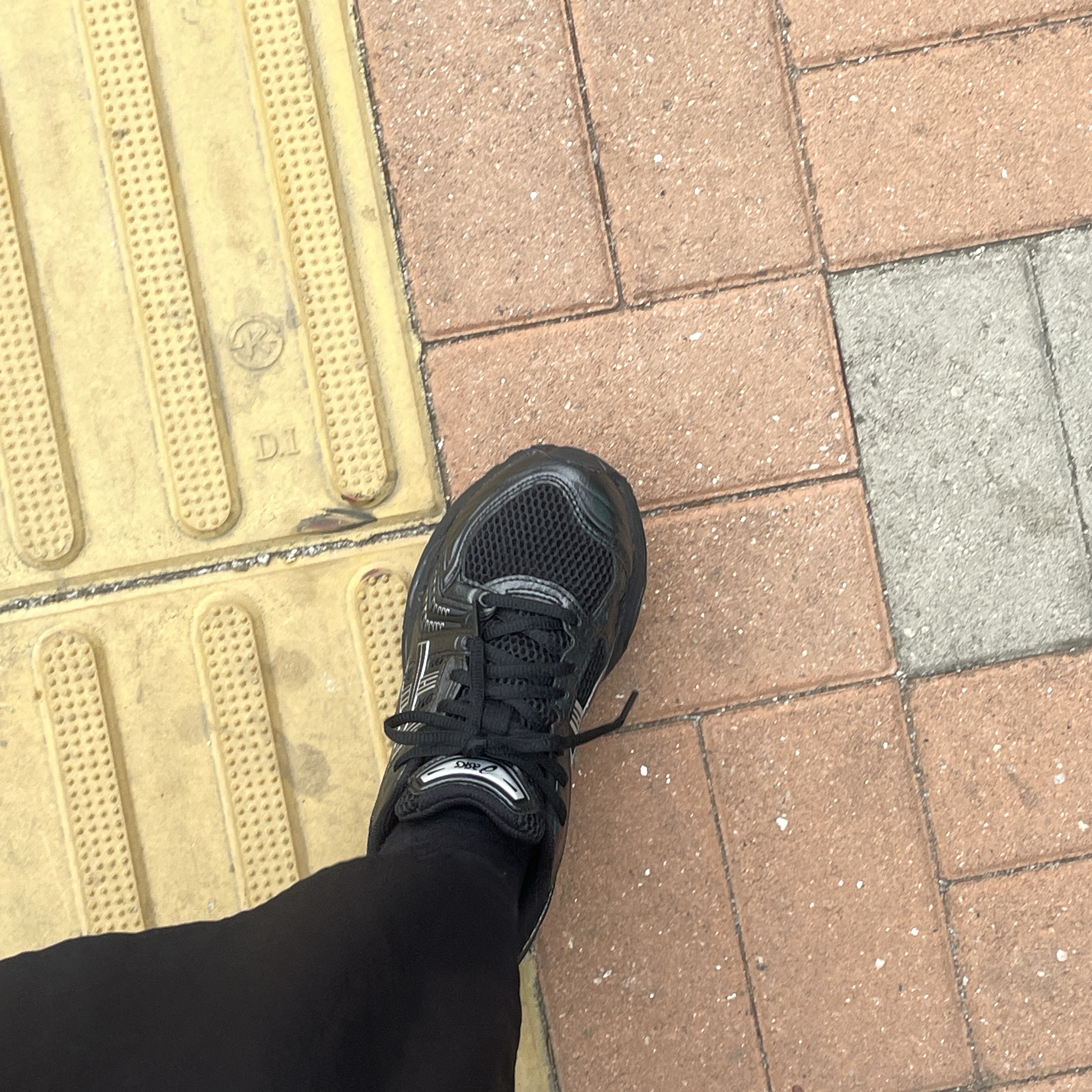 Asics Gel-Kayano 14 Black Pure Silver 착용 스타일