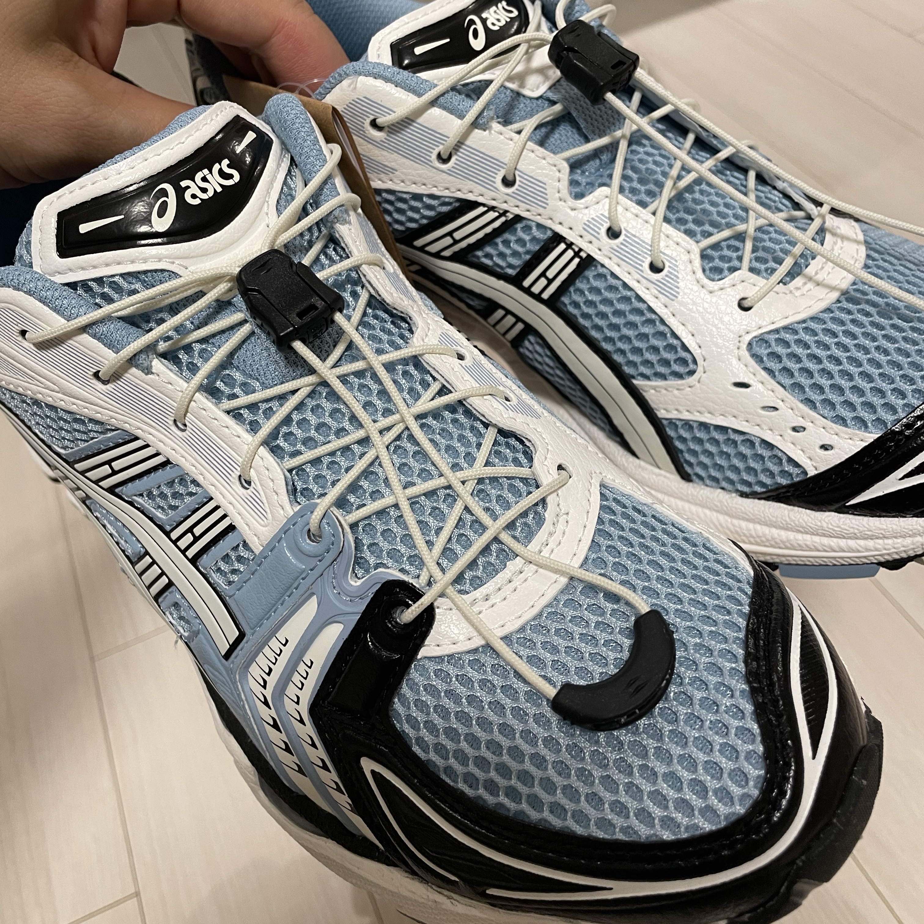 Asics Unlimited Gel-Kayano 14 Mist Cream 착용 스타일 - 2