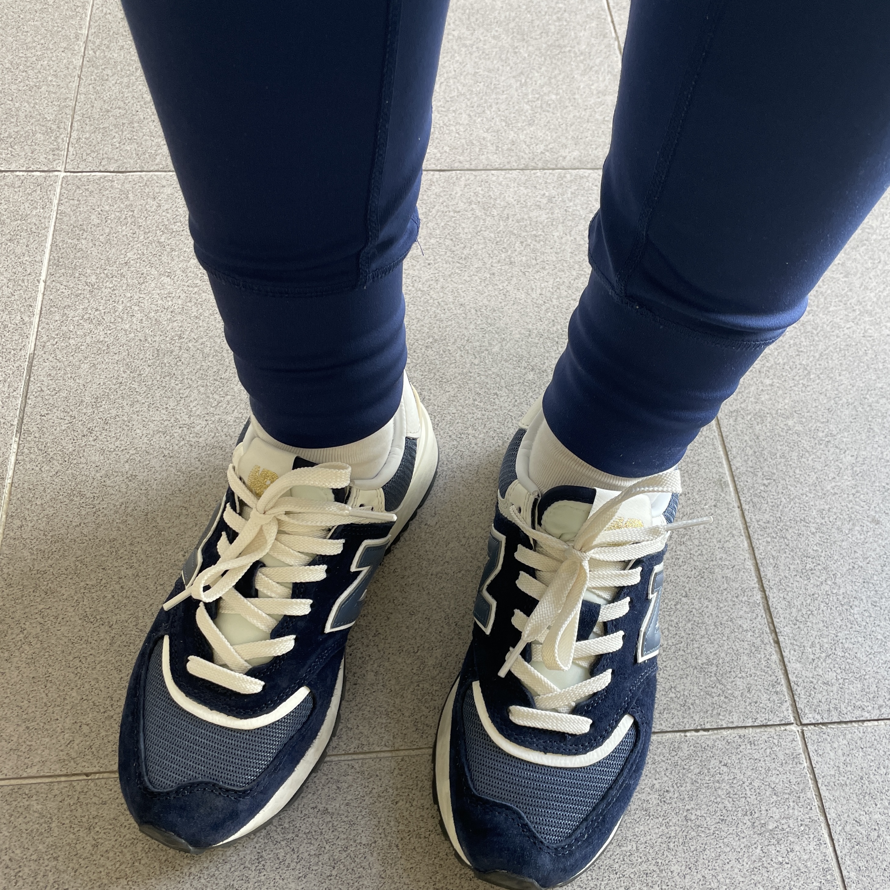 New Balance 574 Legacy Navy 착용 스타일 - 1