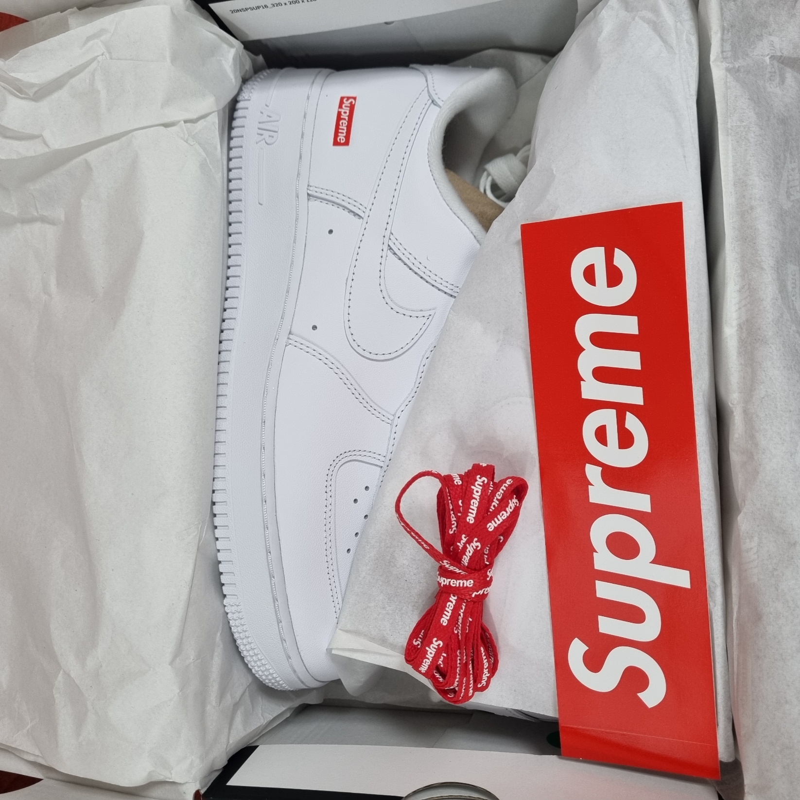 Nike x Supreme Air Force 1 Low White 착용 스타일