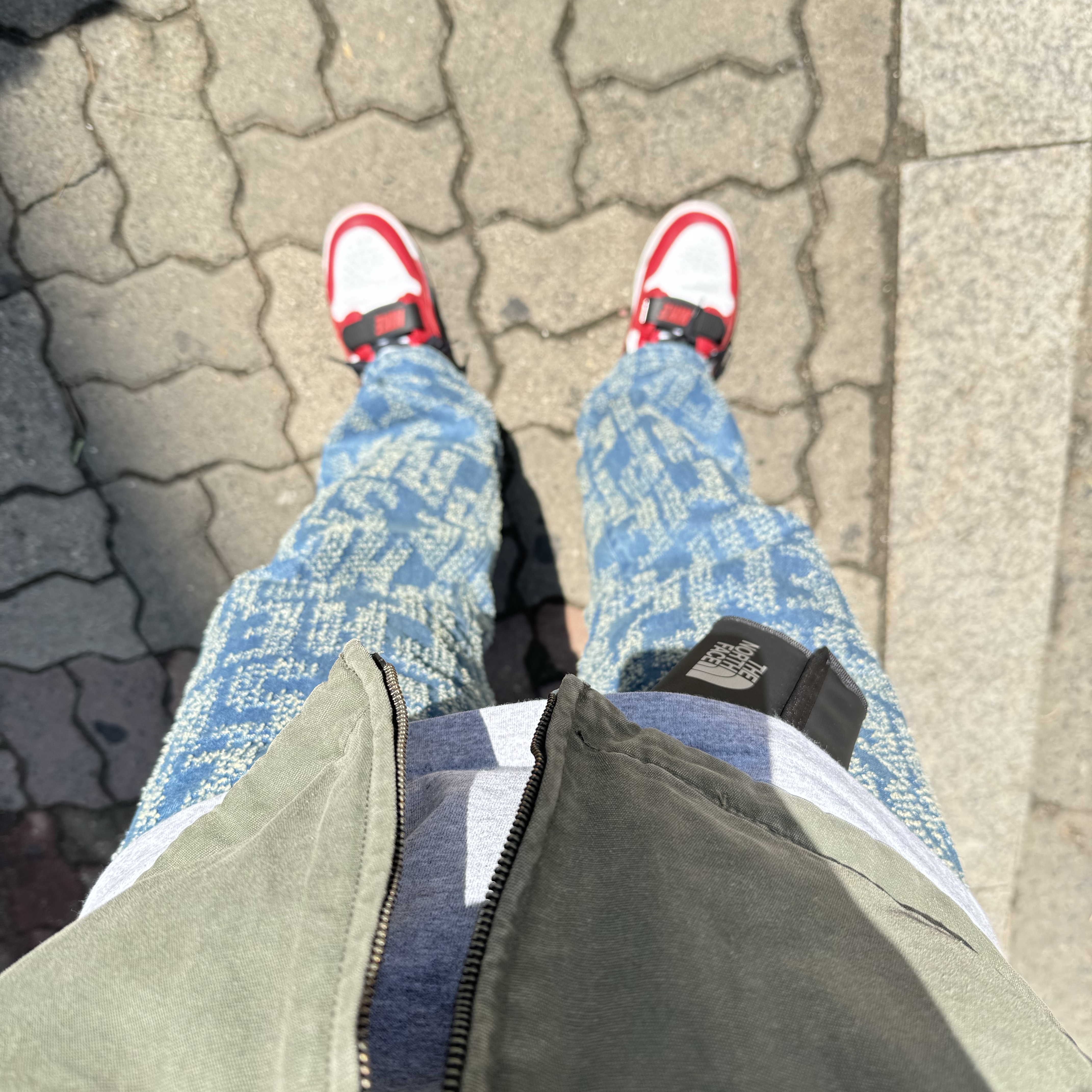 Supreme Needle Punch Regular Jean Washed Blue - 23FW, Jordan Legacy 312 Low Chicago 2022 착용 스타일