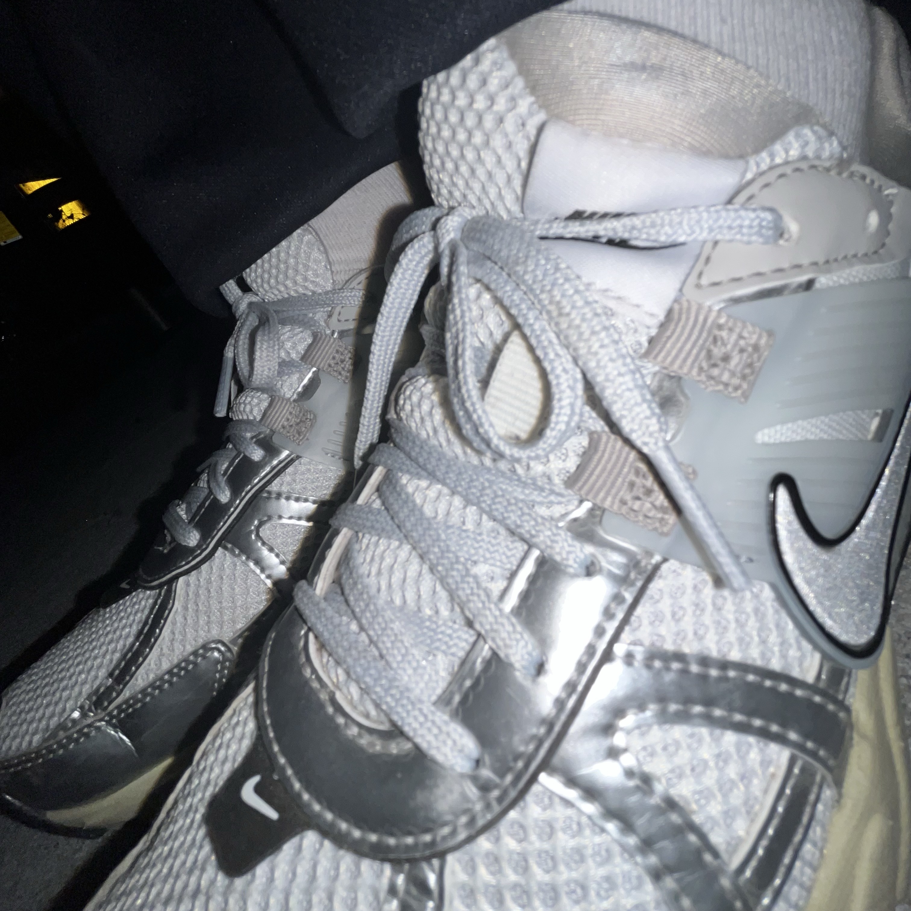 Nike V2K Run Summit White Metallic Silver 착용 스타일 - 2