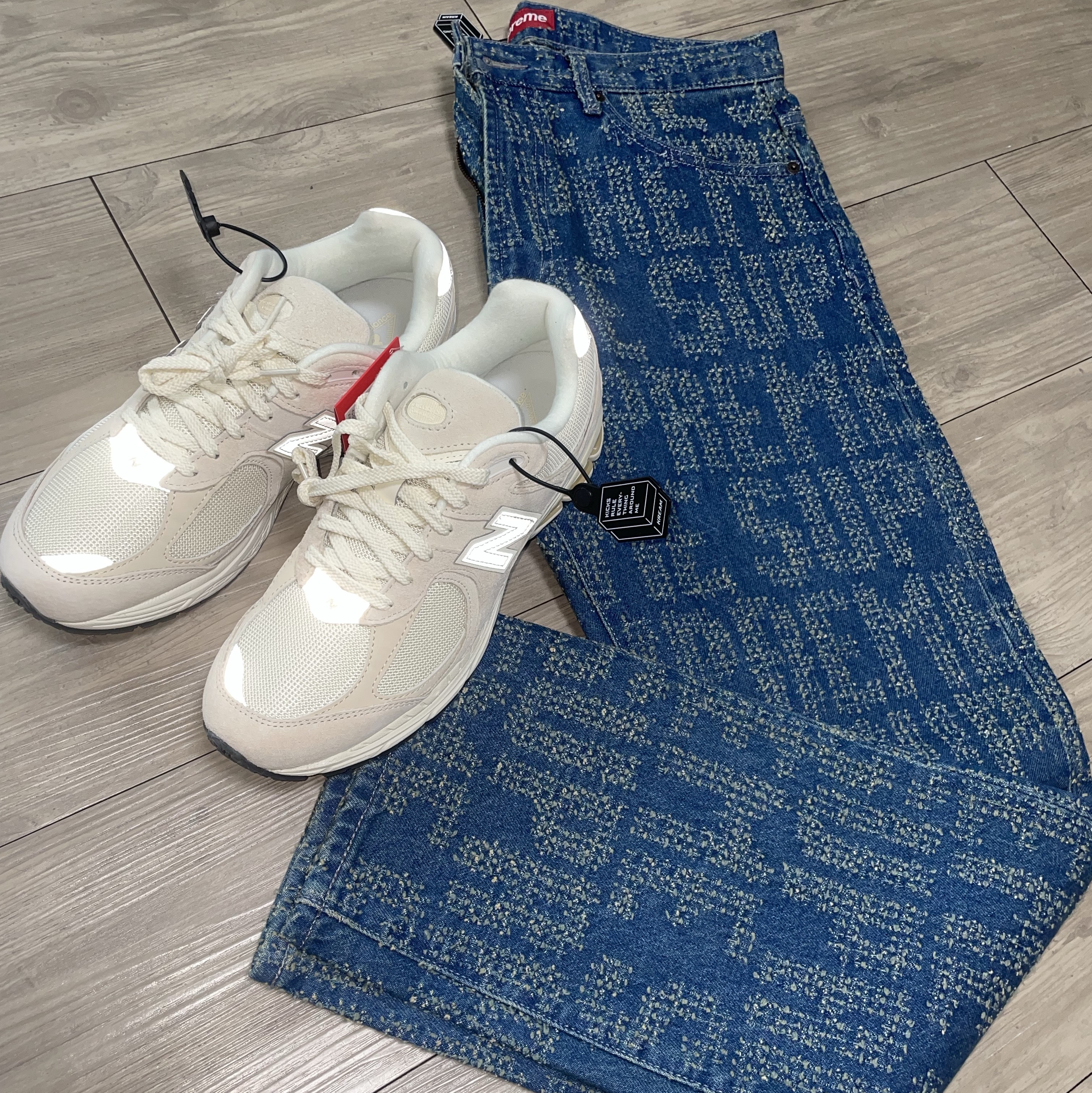 Supreme Needle Punch Regular Jean Washed Blue - 23FW, New Balance 2002R Beige Calm Taupe 착용 스타일 - 1