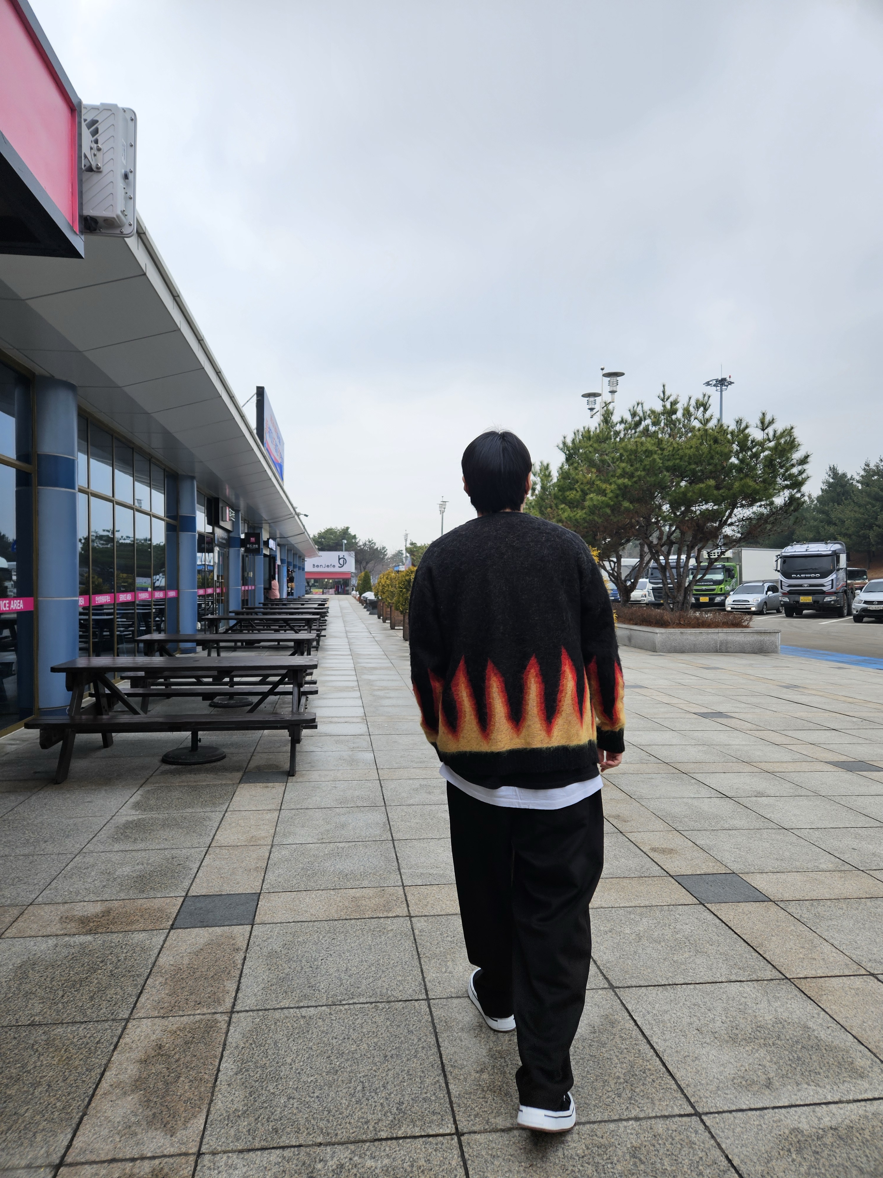 Needles x Beams Mohair Cardigan Black Fire 착용 스타일