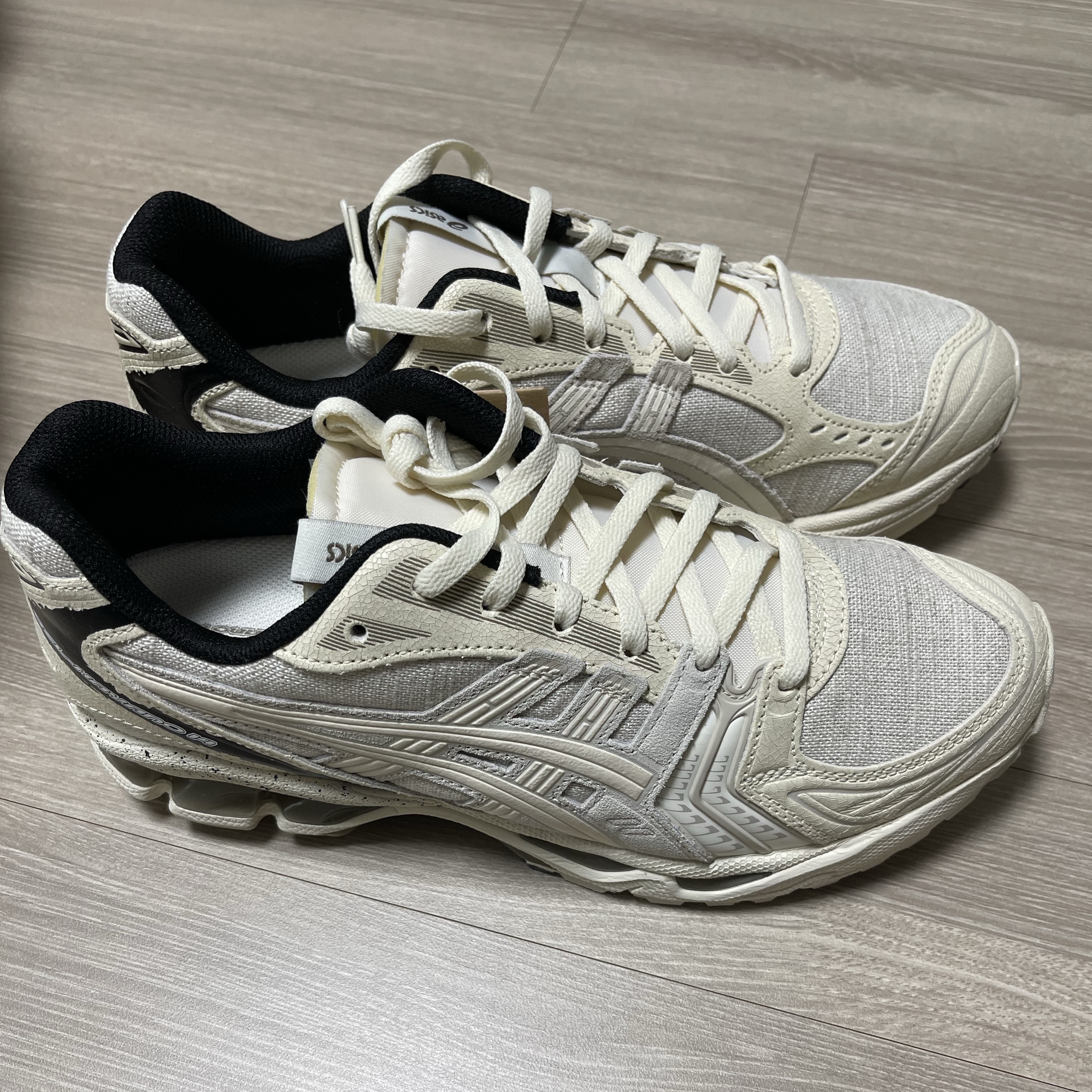 Asics Gel-Kayano 14 Imperfection Pack Cream 착용 스타일 - 2