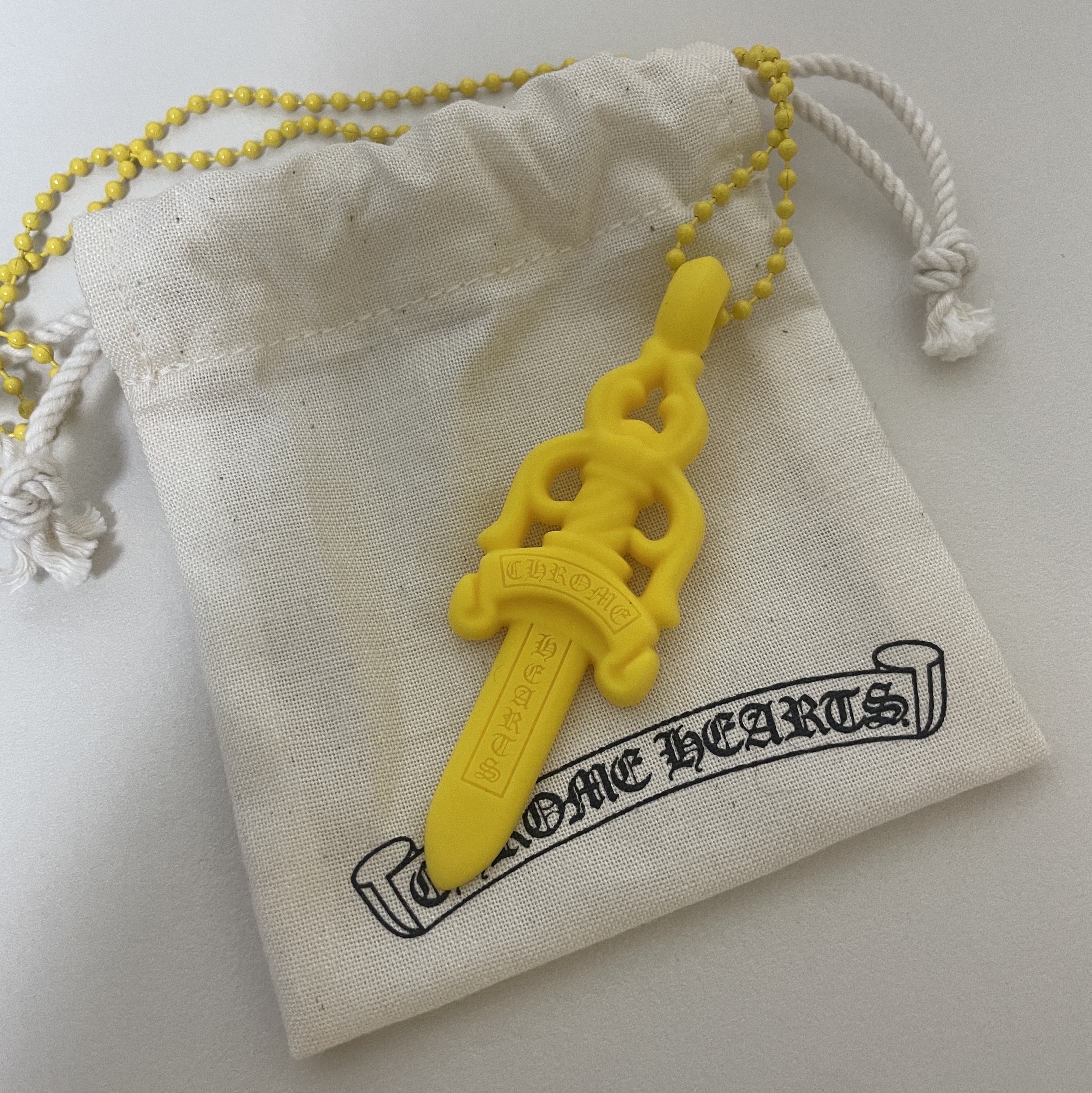 Chrome Hearts Silichrome Dagger Pendant Yellow 2023 착용 스타일