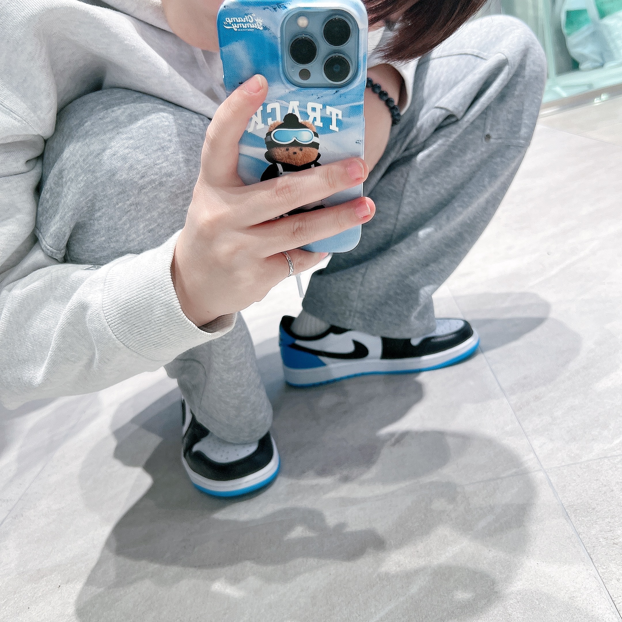 Jordan 1 Retro Low OG Black and Dark Powder Blue 착용 스타일