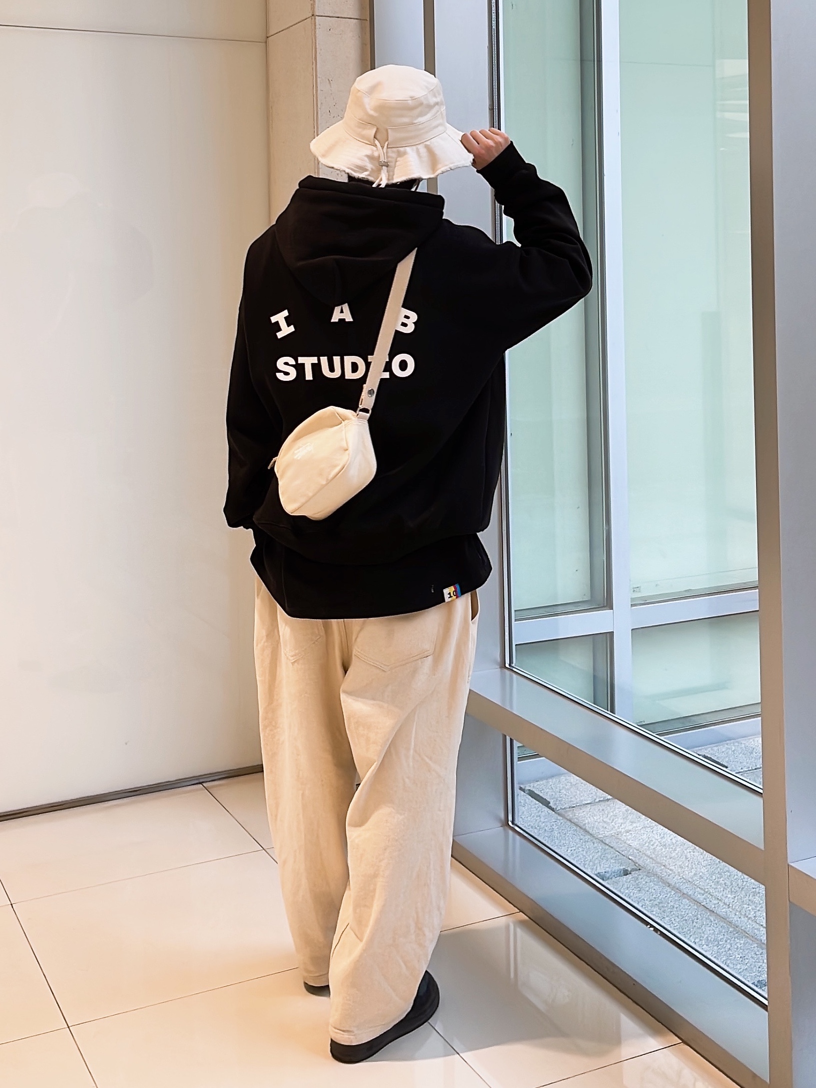 Nike x Supreme Air Force 1 Low Black, IAB Studio 10th Anniversary T-Shirts Pack White & Black (2 Pack) 착용 스타일 - 1