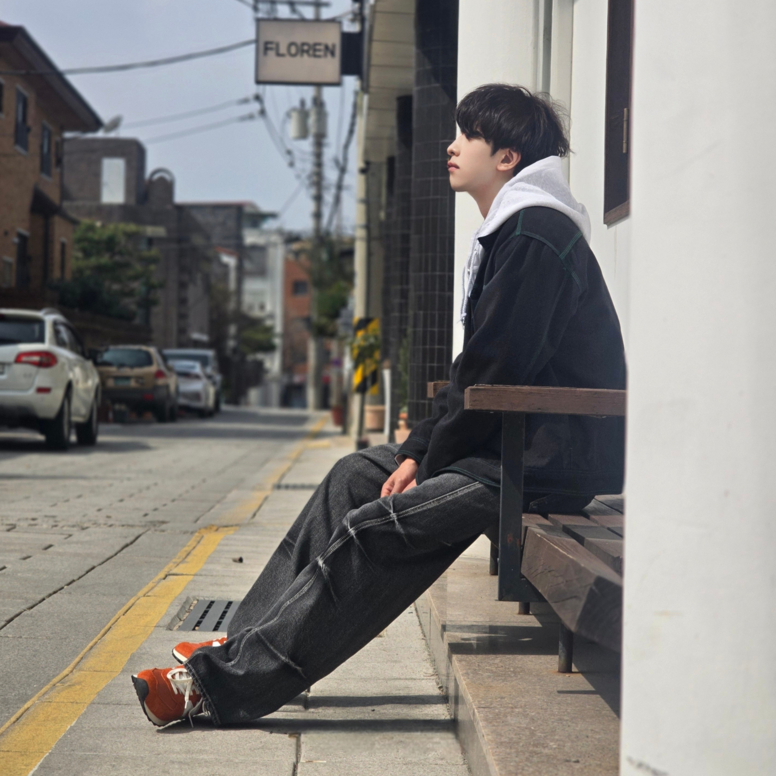 Stussy Stock DSM Ginza Zip Hoodie Ash Heather 2023, New Balance 574 Heritage Orange Burst White 착용 스타일 - 1