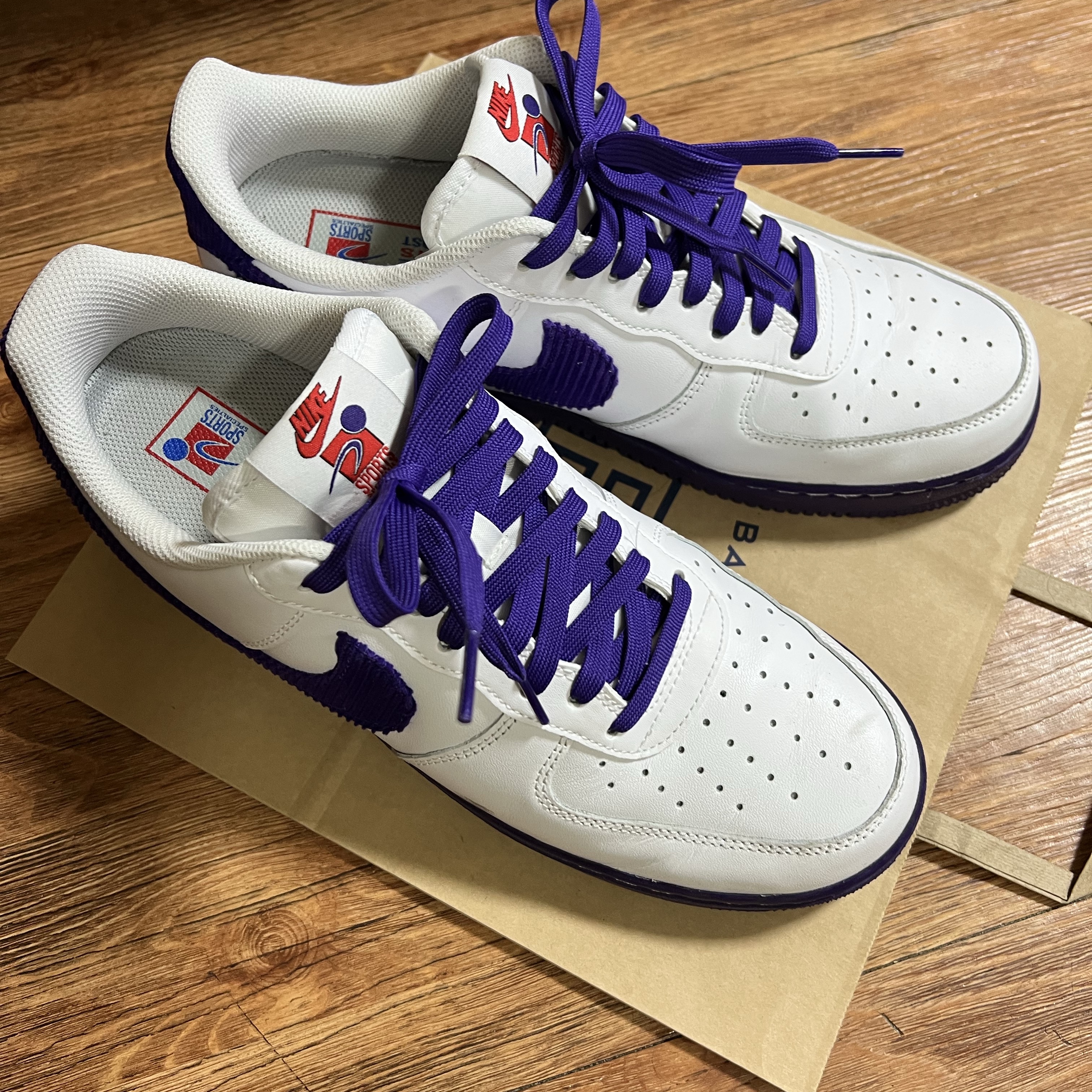 Nike Air Force 1 '07 LV8 EMB White and Court Purple 착용 스타일 - 1