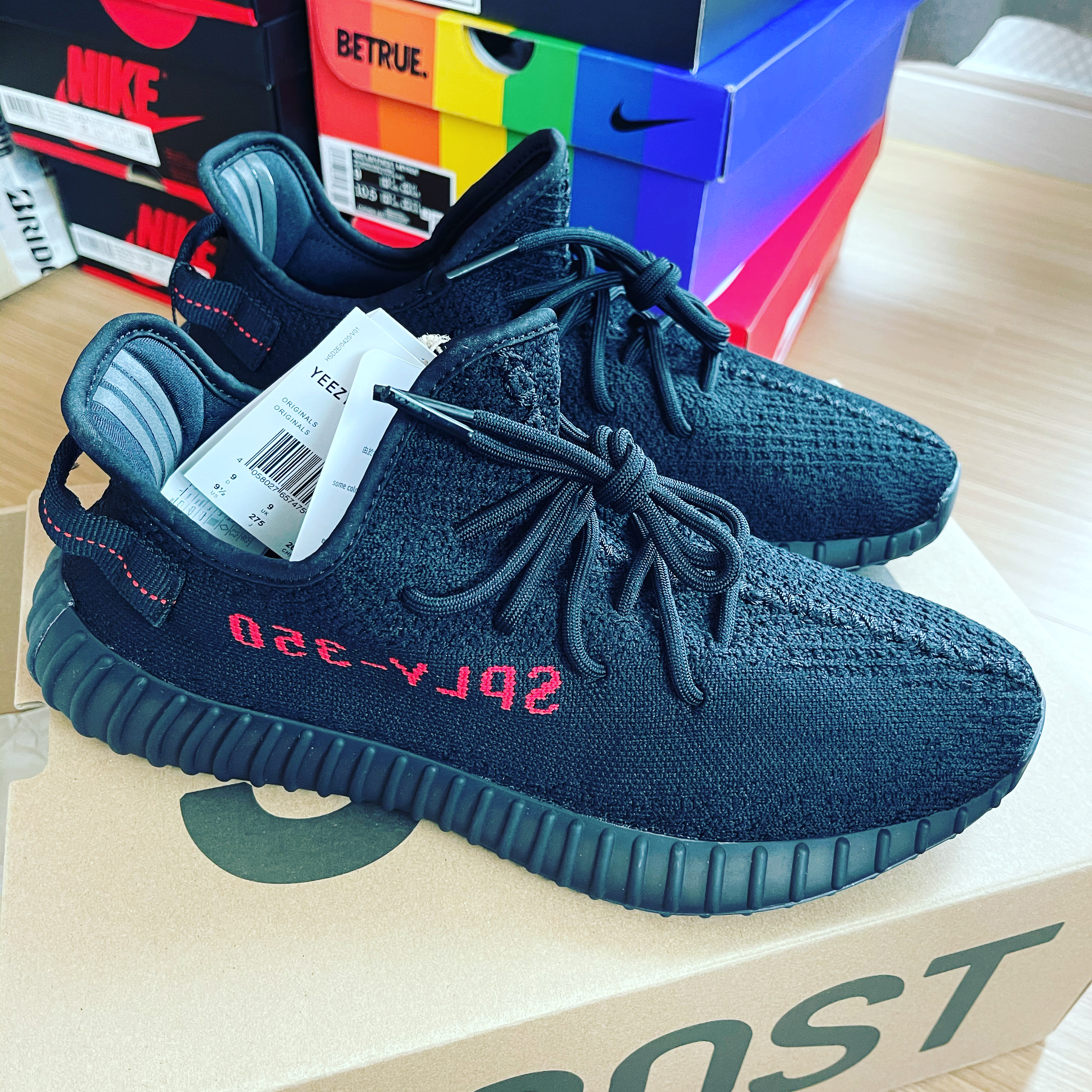 Adidas Yeezy Boost 350 V2 Black Red 2020 착용 스타일