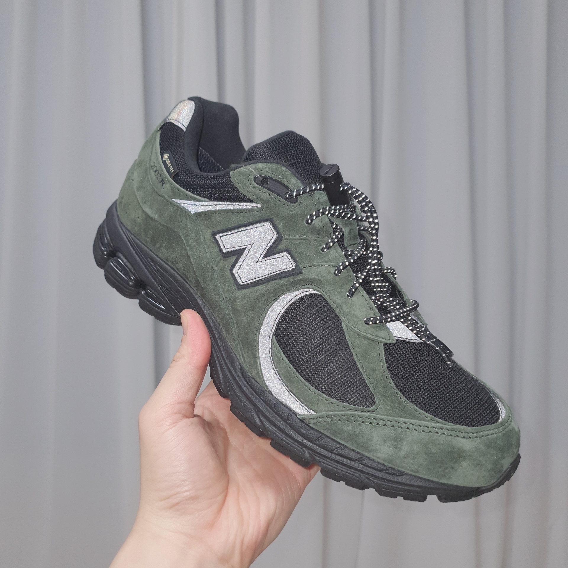 New Balance x JJJJound 2002R Gore-Tex Pine 착용 스타일 - 2