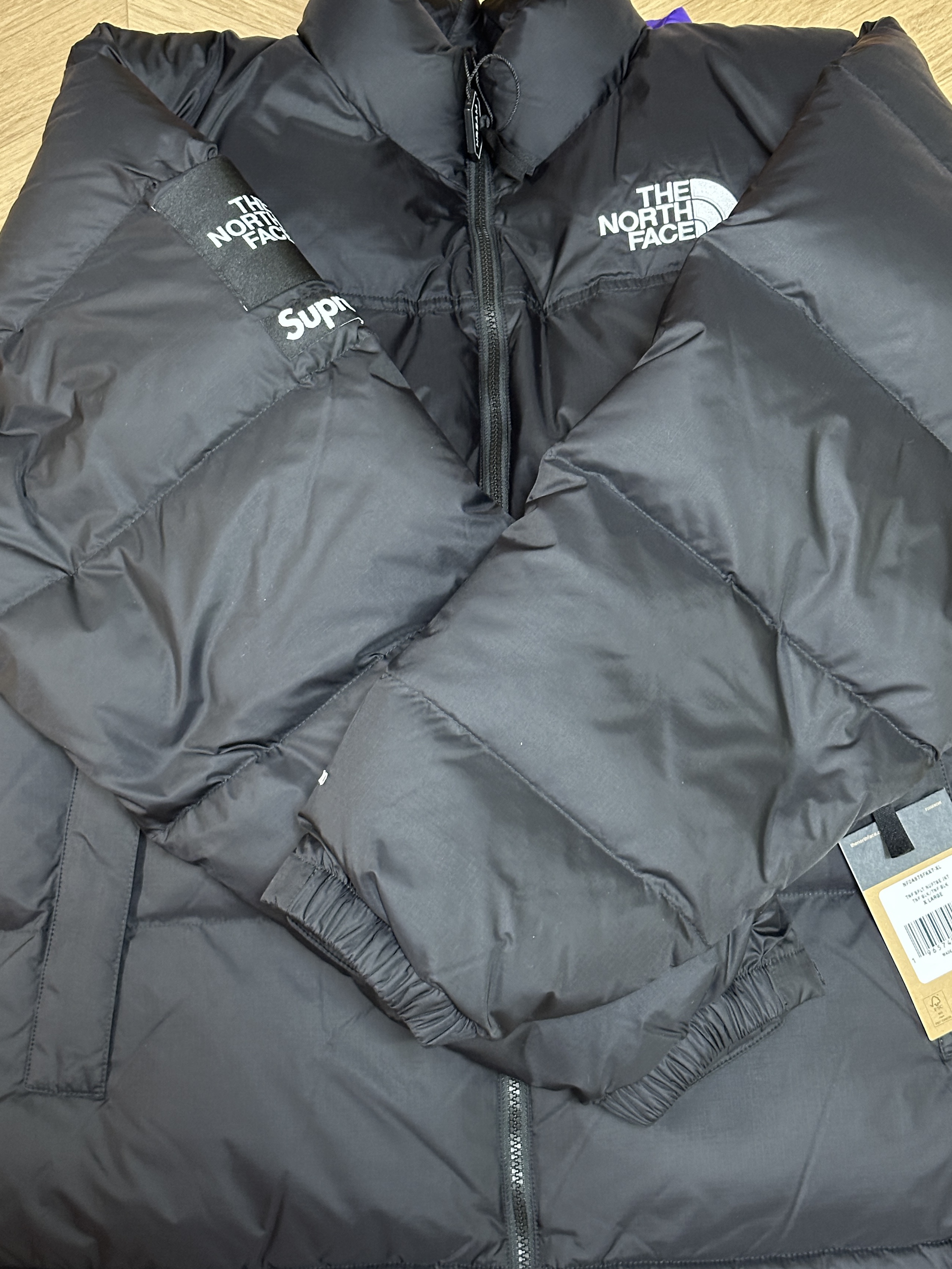 Supreme x The North Face Split Nuptse Jacket Black - 24SS, Supreme x The North Face Split Nuptse Jacket Tan - 24SS 착용 스타일 - 2